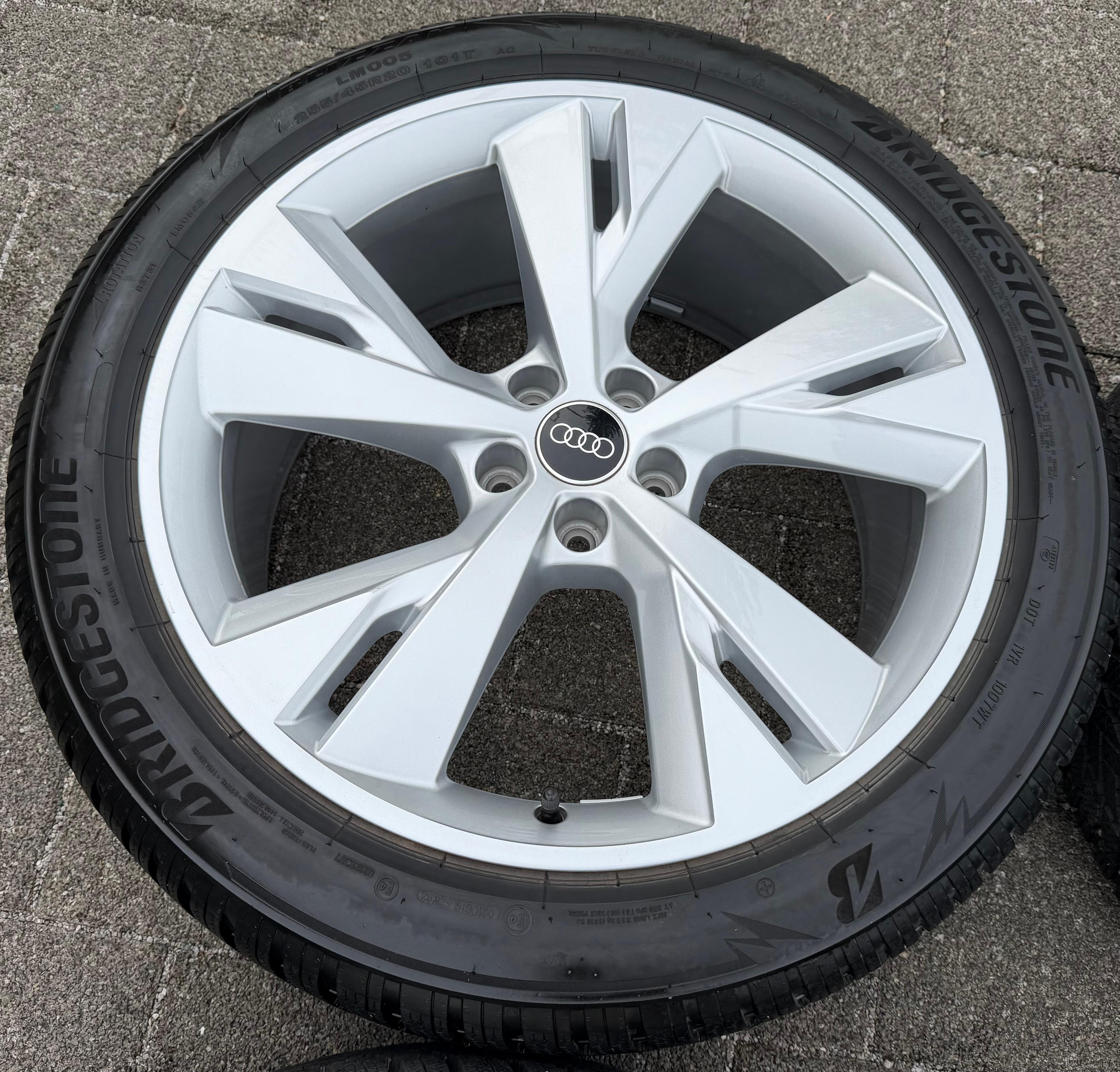 4 RUEDAS DE INVIERNO DE ALEACIÓN ORIGINALES DE 20" PARA AUDI Q4 E-TRON 235/50R20 101T 255/45R20 101T TOP