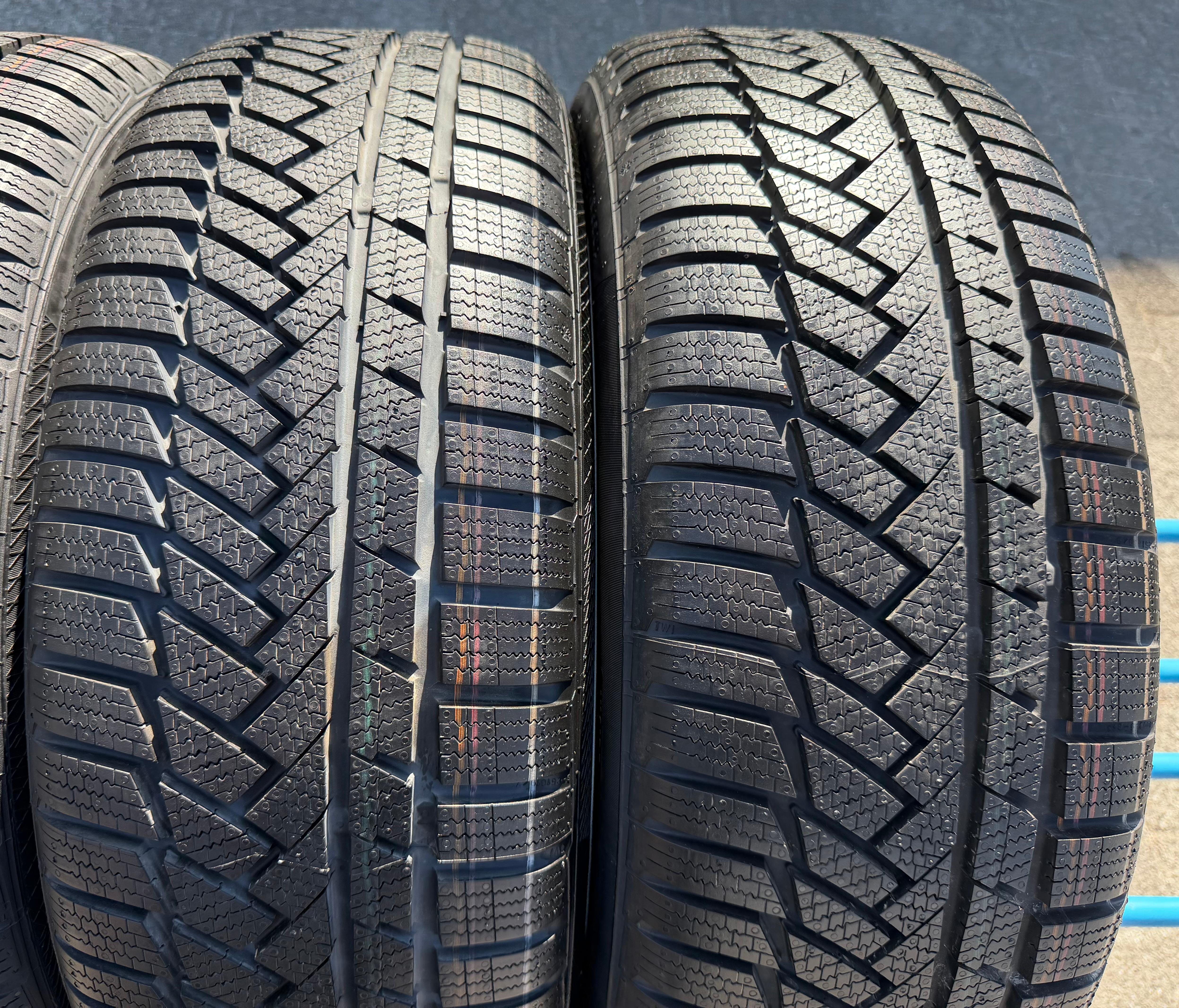 4 Original 19" Alu Winterräder Audi Q3 F3B 83A 83A601025N 235/50R19 99V Continental 2023