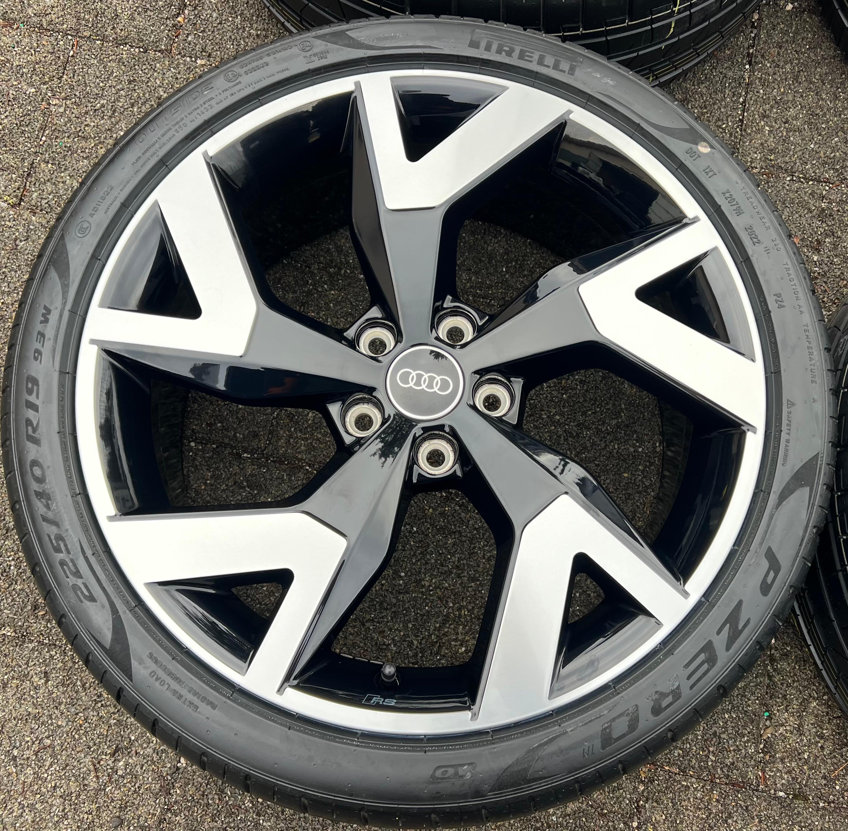 4 RUEDAS DE VERANO ORIGINALES DE ALEACIÓN DE 19" AUDI A3 S3 8Y ALLSTREET 8Y0601025AE 225/40R19 92W PIRELLI NUEVAS
