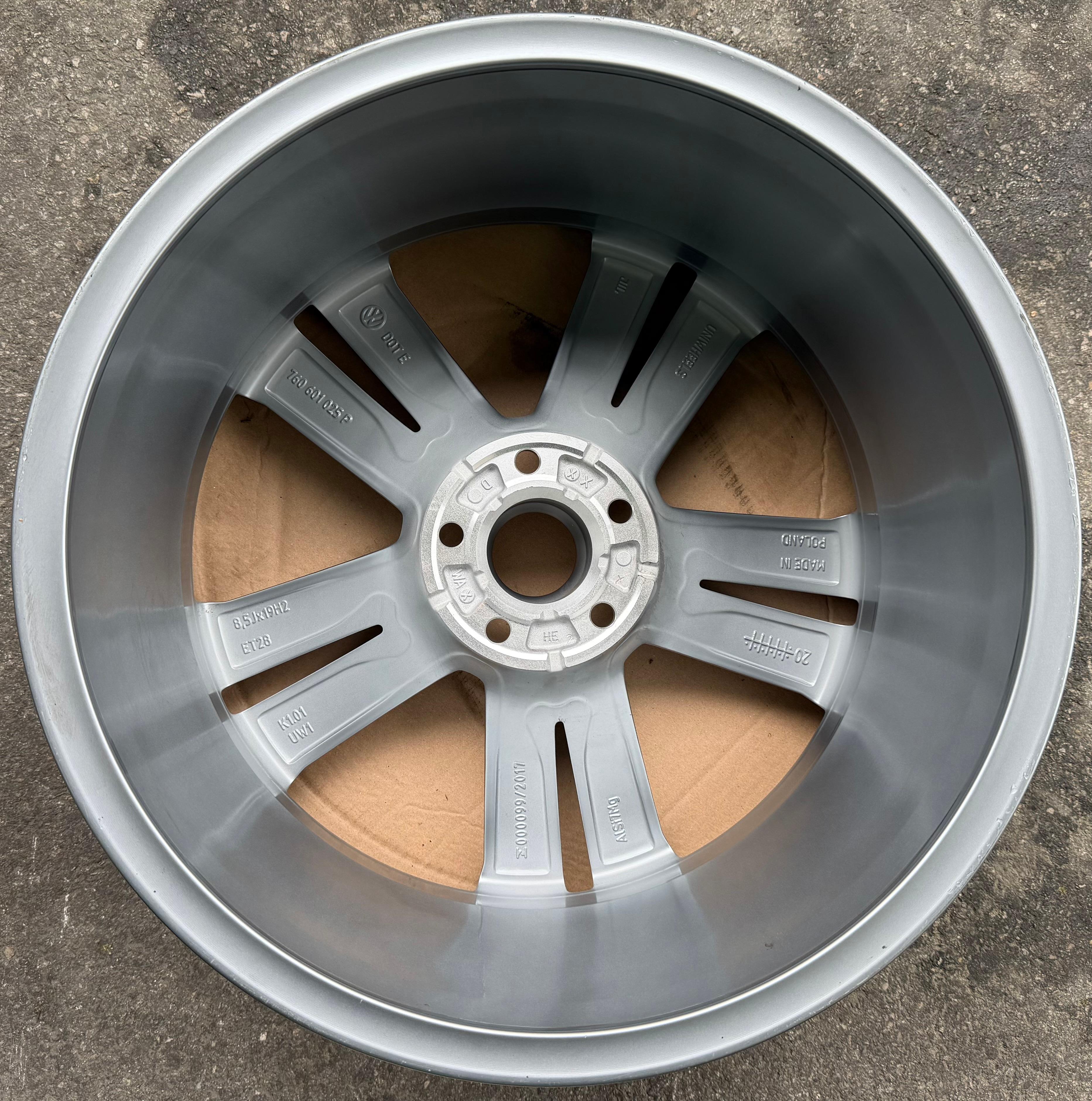 1 cerchio in lega originale da 19" VW Touareg 3 III CR7 760601025P 8,5x19 ET38 Sebring