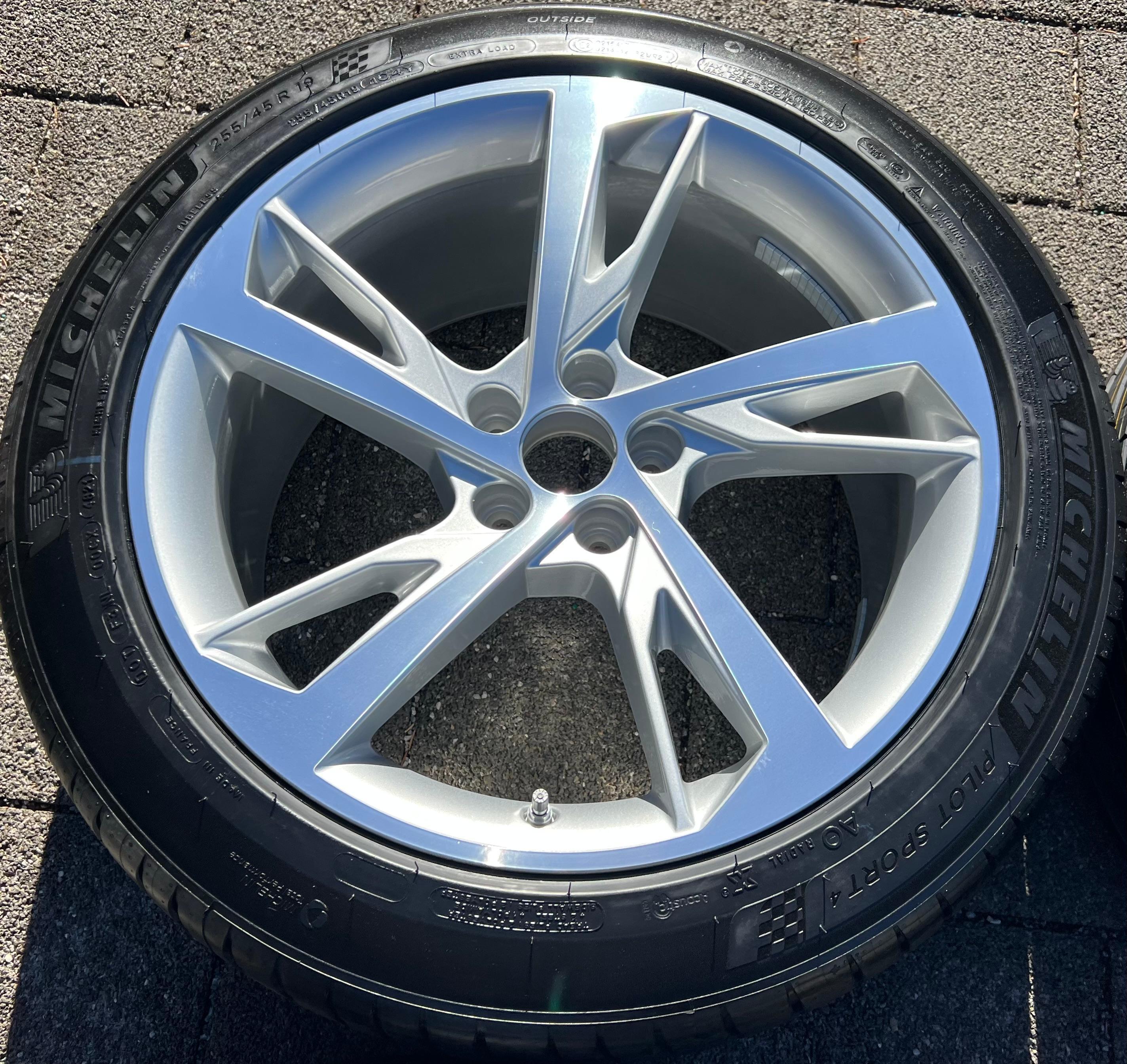 4 RUEDAS DE VERANO ORIGINALES DE ALUMINIO DE 19" AUDI A8 4N 255/45R19 104Y 4N0601025AJ 2022 NUEVAS