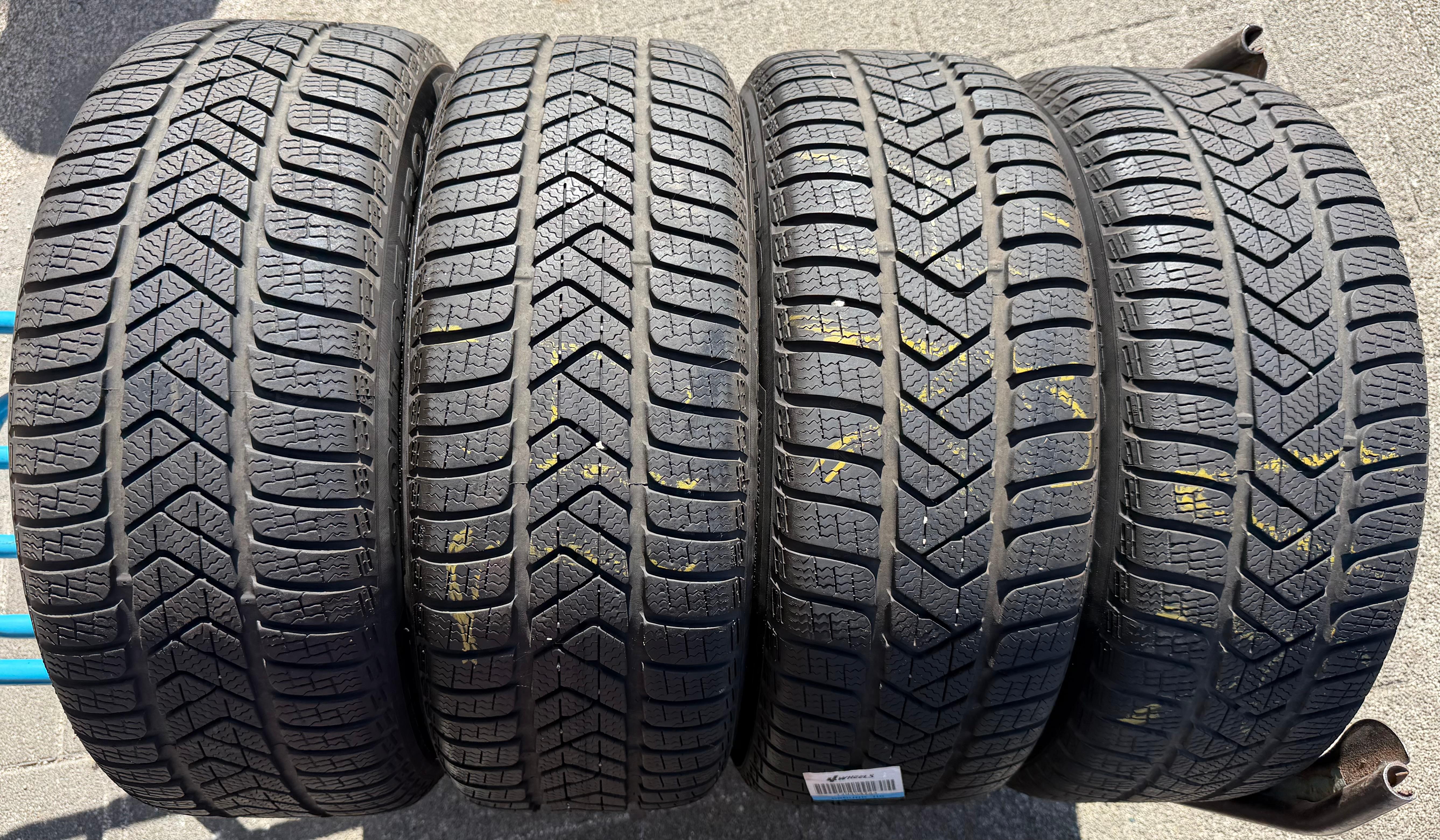 4 Original 17" Alu Winterräder Audi A4 B9 8W 8W0601025P 225/50R17 98H PIrelli 2024