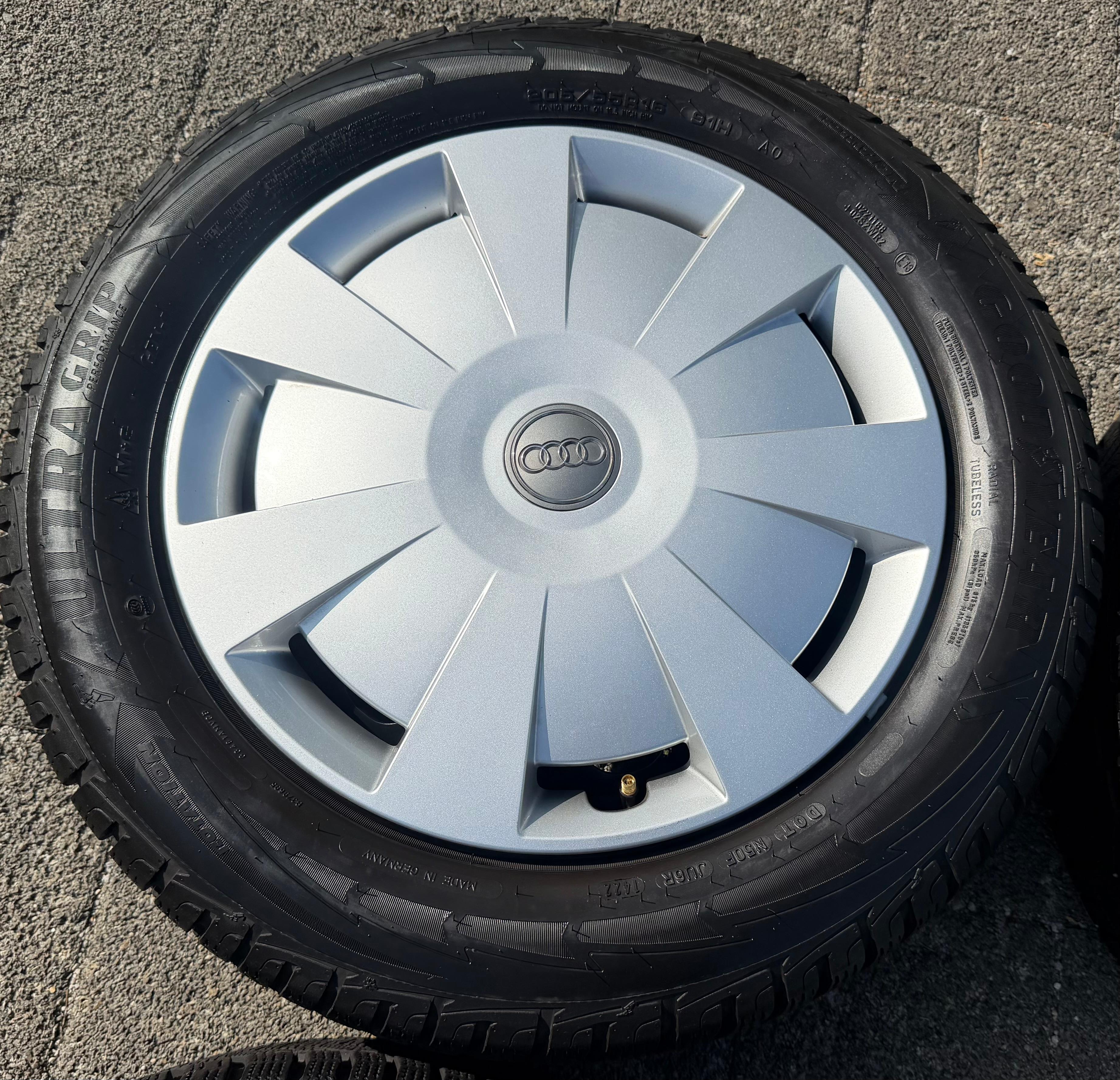 4 Original Stahlfelgen + Radkappen Audi A3 8V Cabrio Limousine Sportback 8V0601027A 6,5x16 ET43