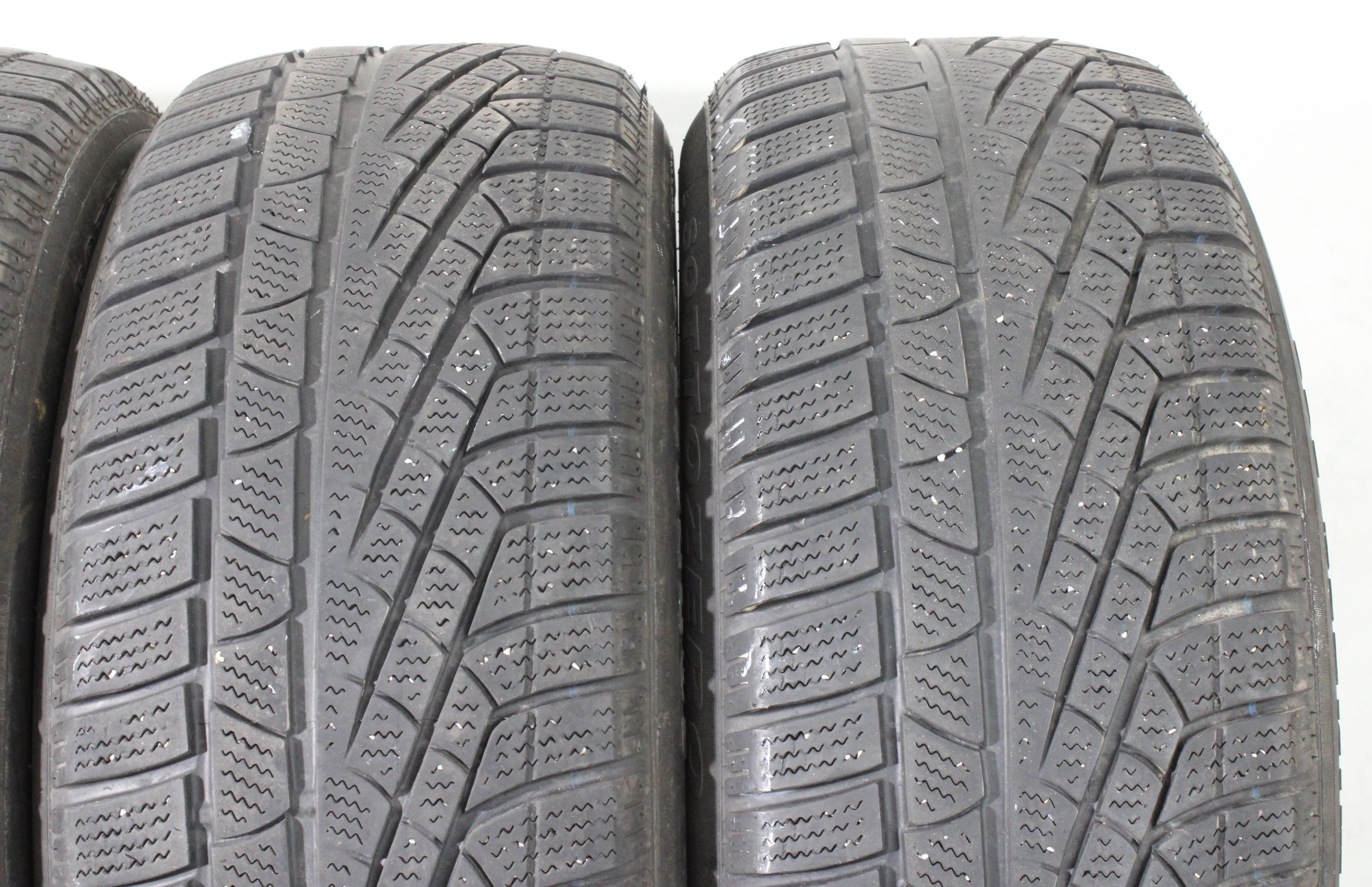 4 x 235/55R17 99V Winterreifen Pirelli Sottozero Winter 240 MO in der Mitte 4-4,5mm und auf den Schultern 5-5,5mm. 2017