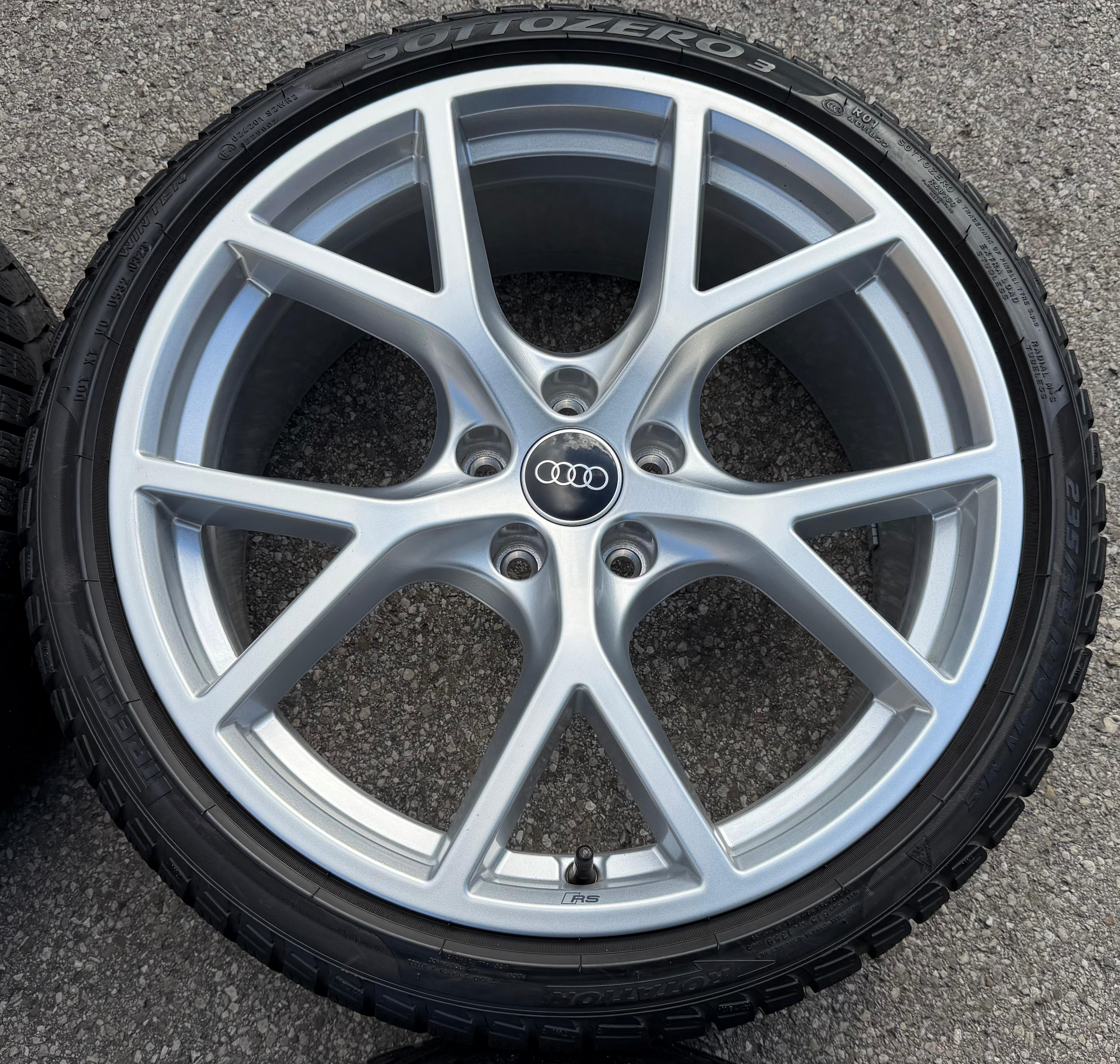 4 ruedas de invierno de aluminio originales de 19" para Audi RS3 8Y 8Y0601025BT 235/35R19 91V PIRELLI