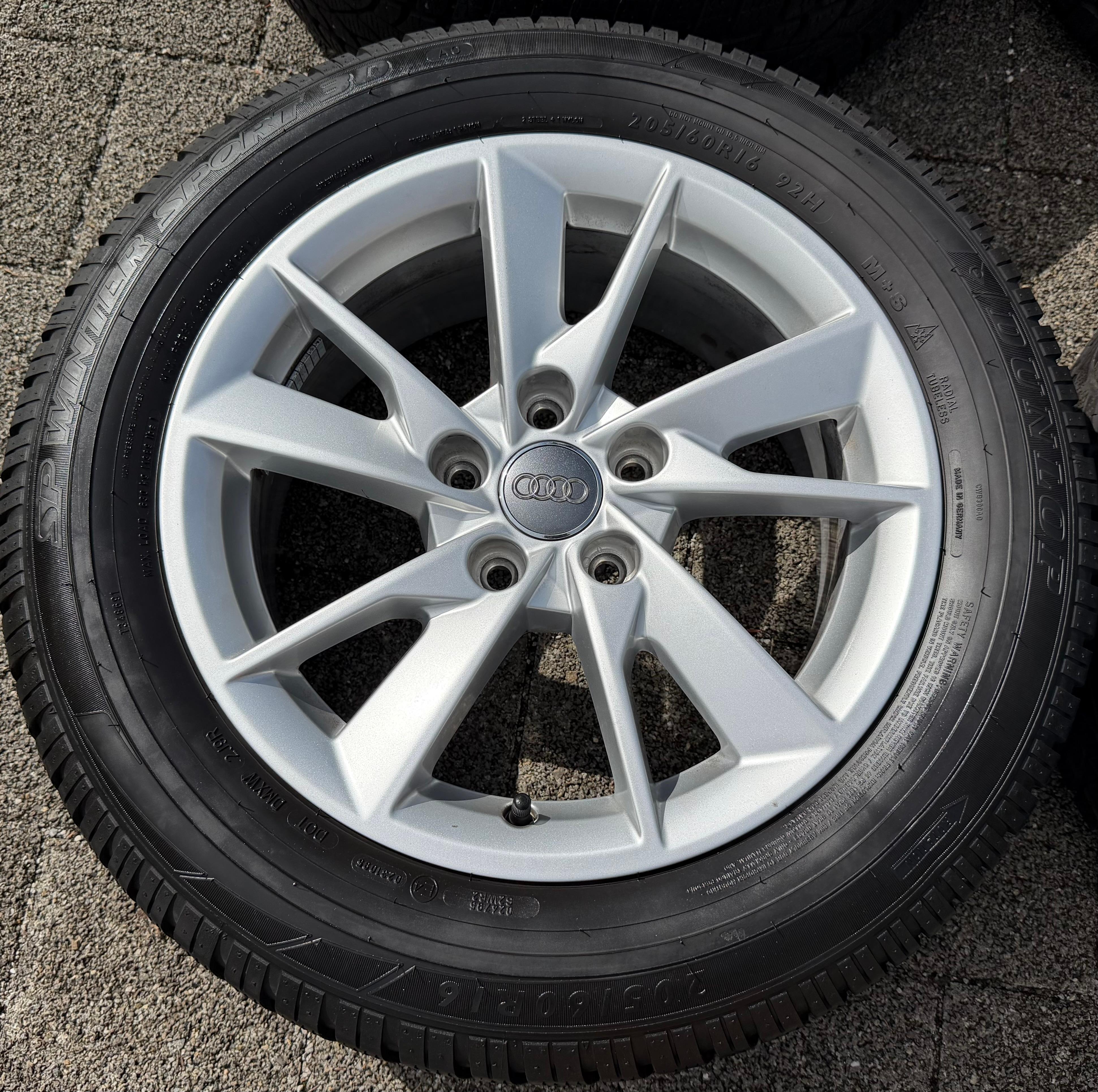 4 Original Alu Winterräder Audi A4 8W B9 8W0601025A 205/60R16 92H Dunlop