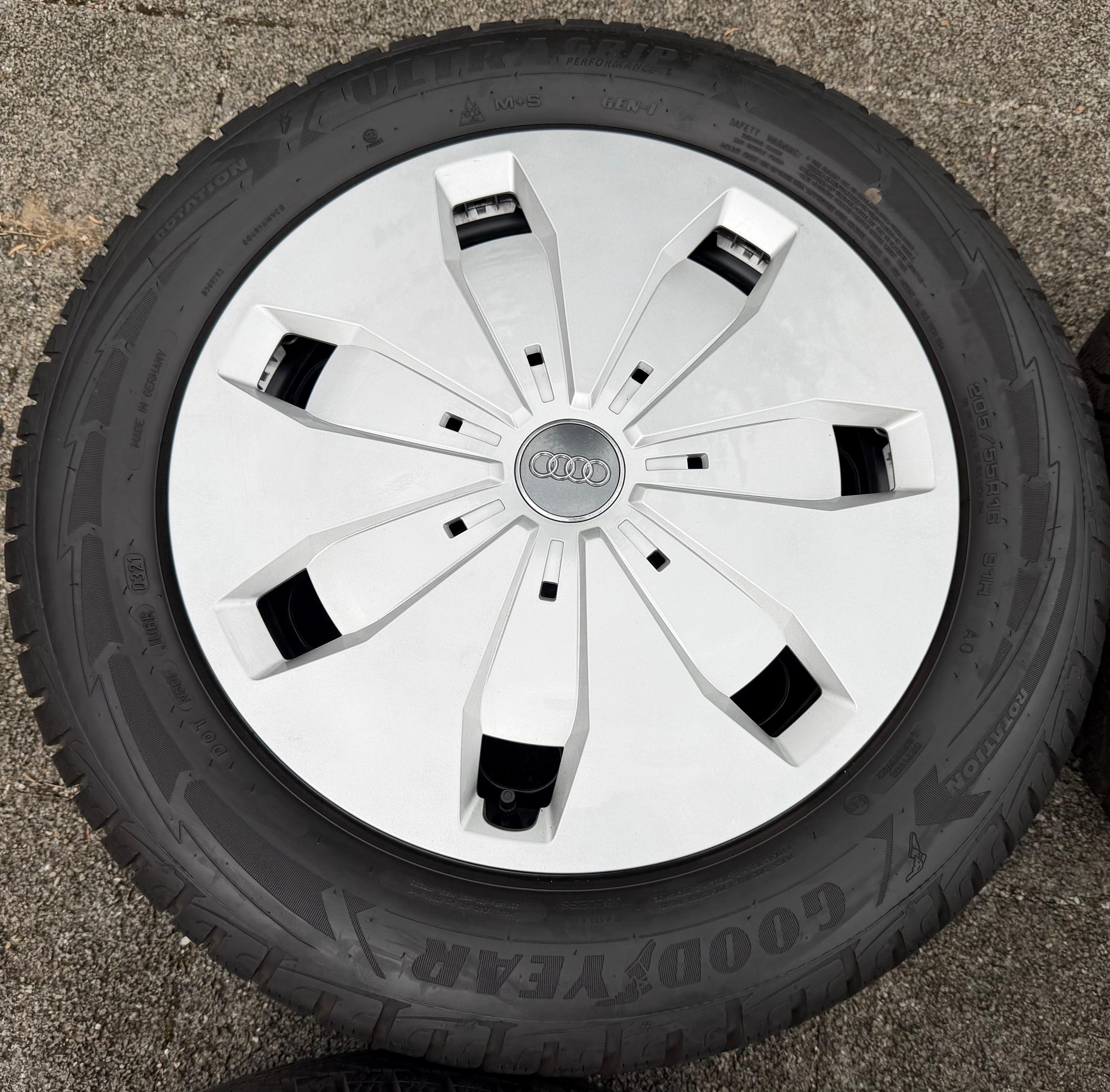4 Winterräder Audi A3 8V Sportback Cabrio  205/55R16 91H Goodyear 8V0601027A 2021