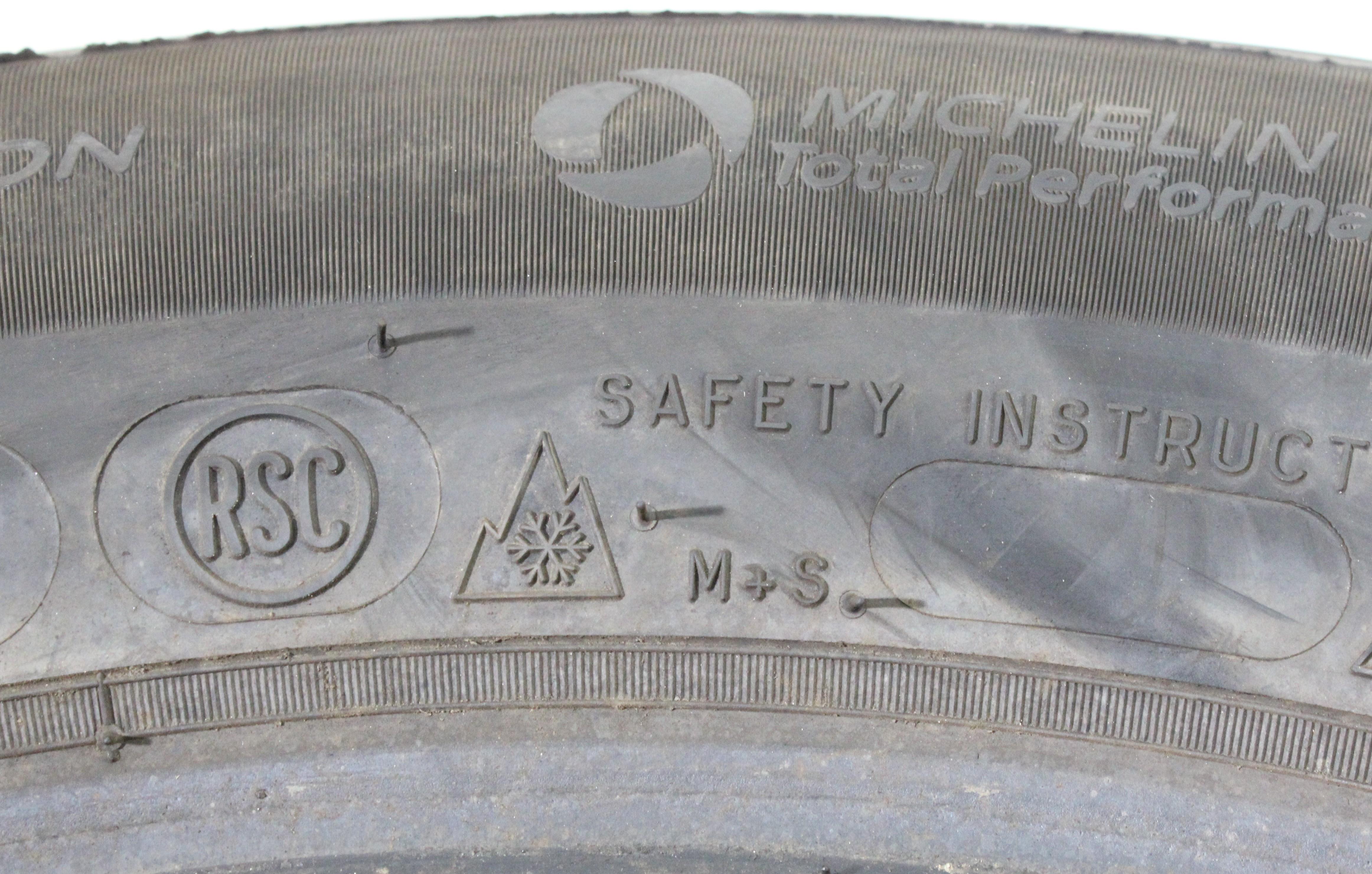 1 x 225/60R18 104H Winterreifen Michelin Pilot Alpin 5 ZP Runflat 6mm 2021 *