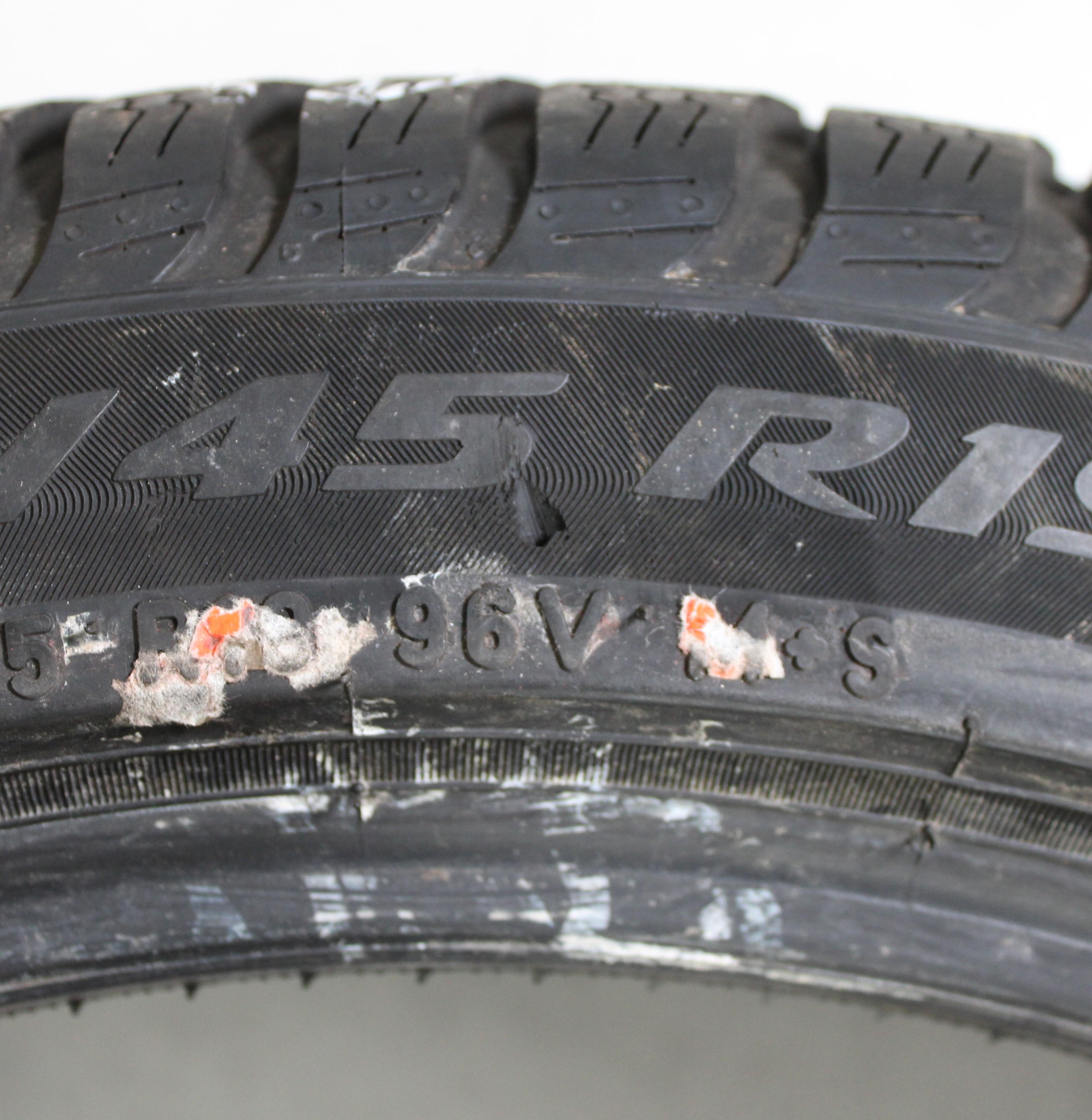 4 x 225/45R19 96V pneumatici invernali Pirelli Sottozero 3 Runflat 7-7,5mm 3x2019/1x2020 *