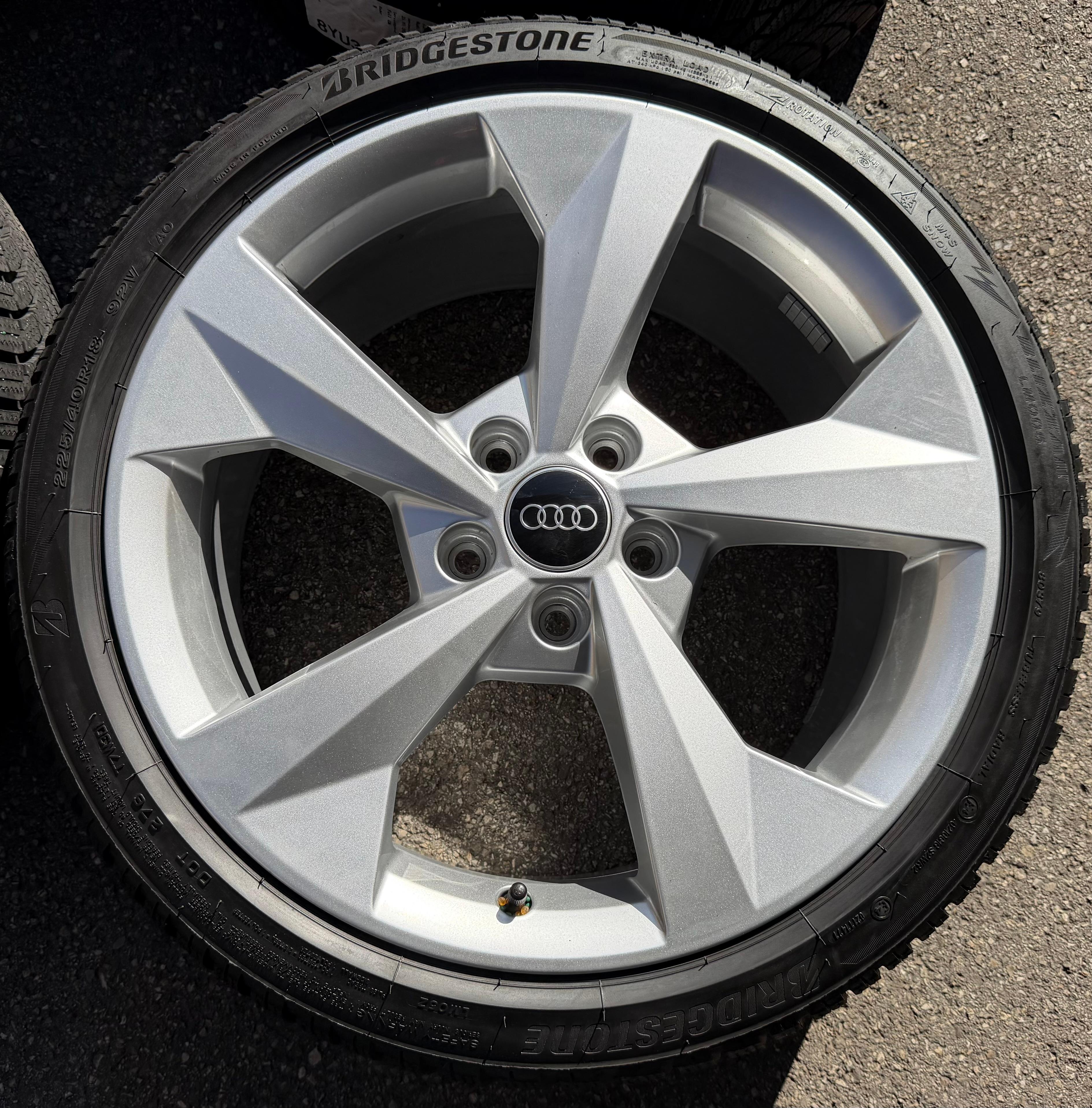 4 ruedas de invierno de aluminio originales de 18" Audi A3 S3 8Y 8Y0601025CP 225/40R18 92V 2025