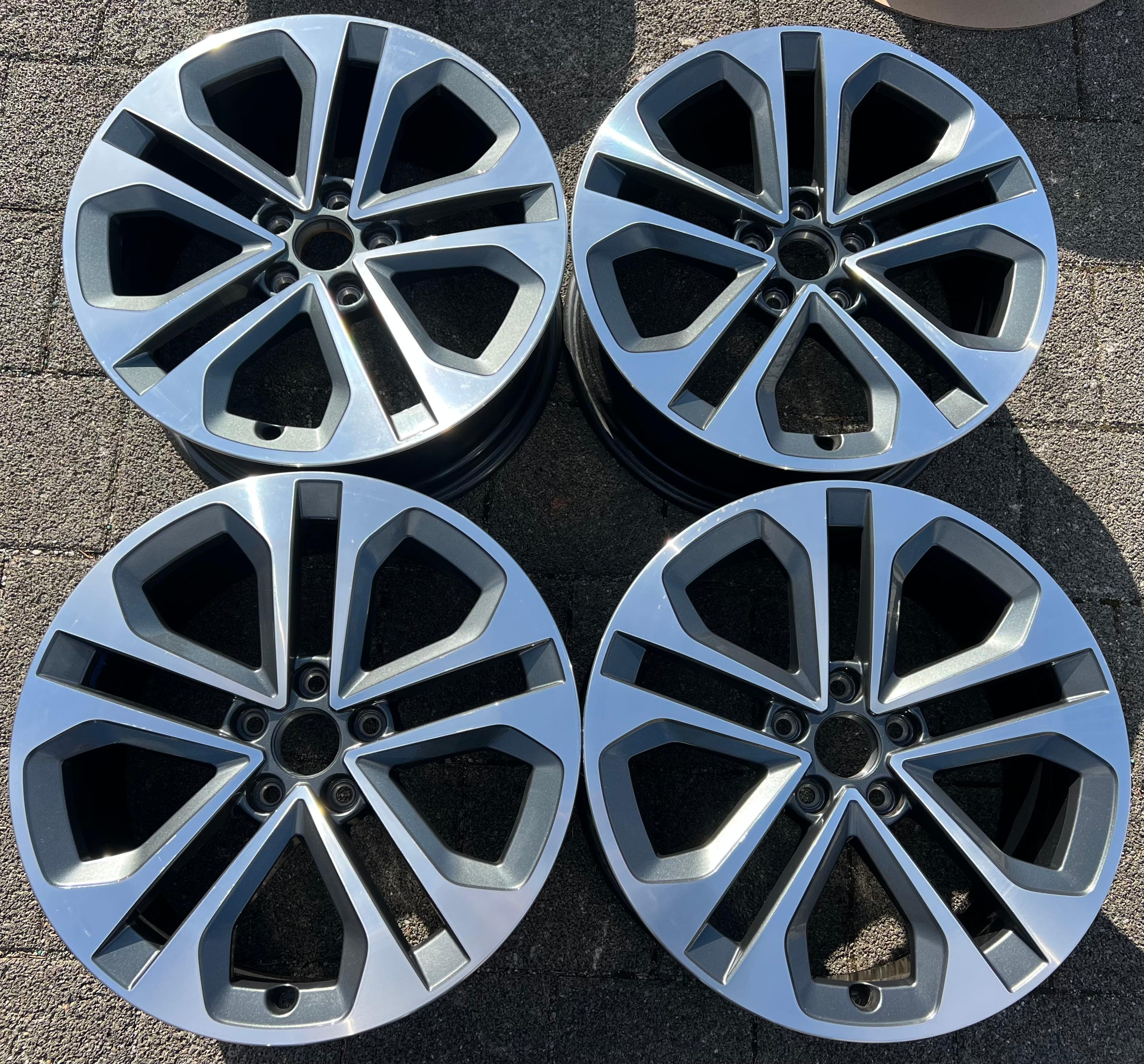 4 ORIGINAL 18" ALUFELGEN AUDI A3 S3 8Y 8Y0601025CE 8x18 ET46 FREIHAUS