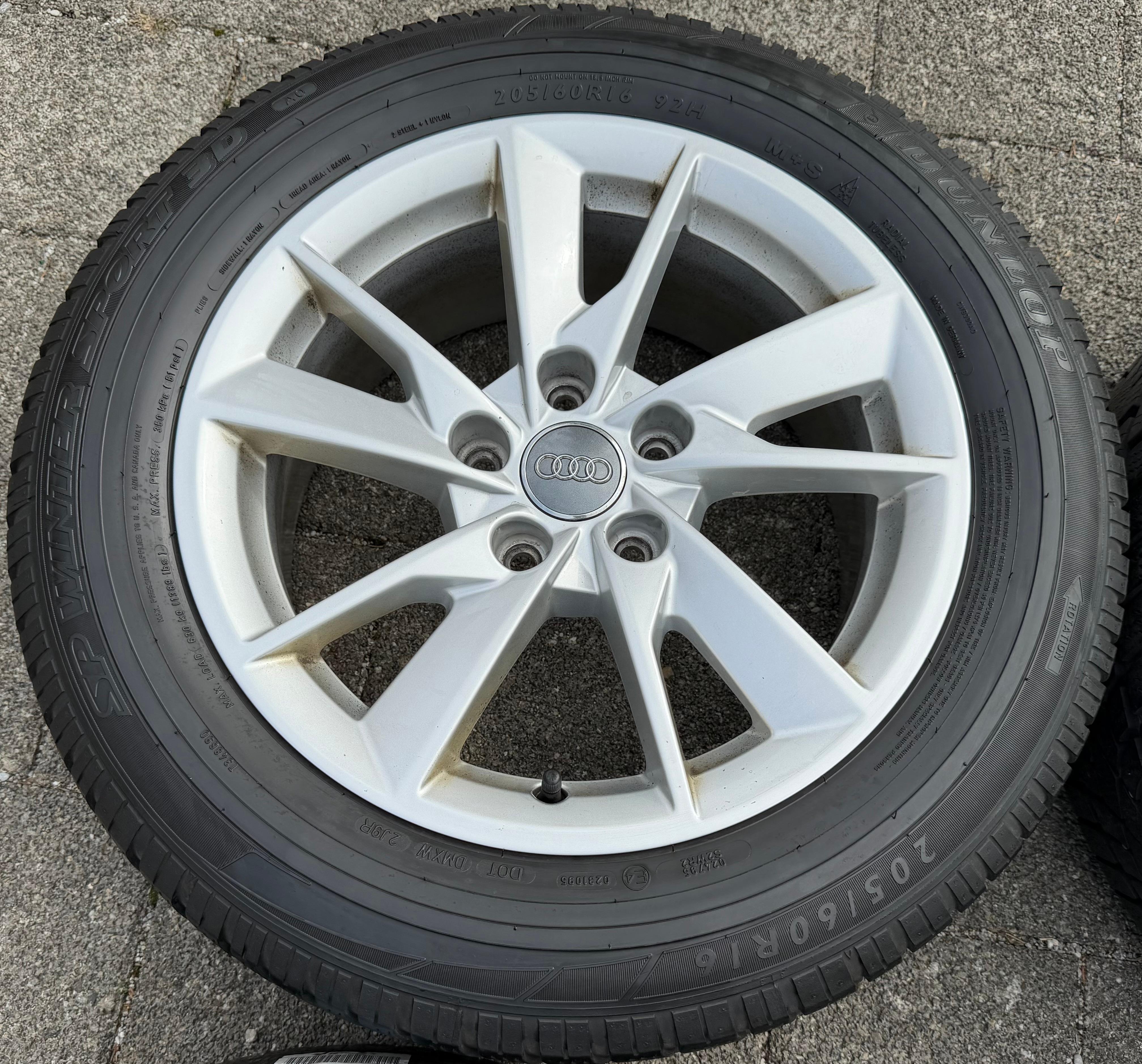 4 Original Alu Winterräder Audi A4 8W B9 8W0601025A 205/60R16 92H Dunlop