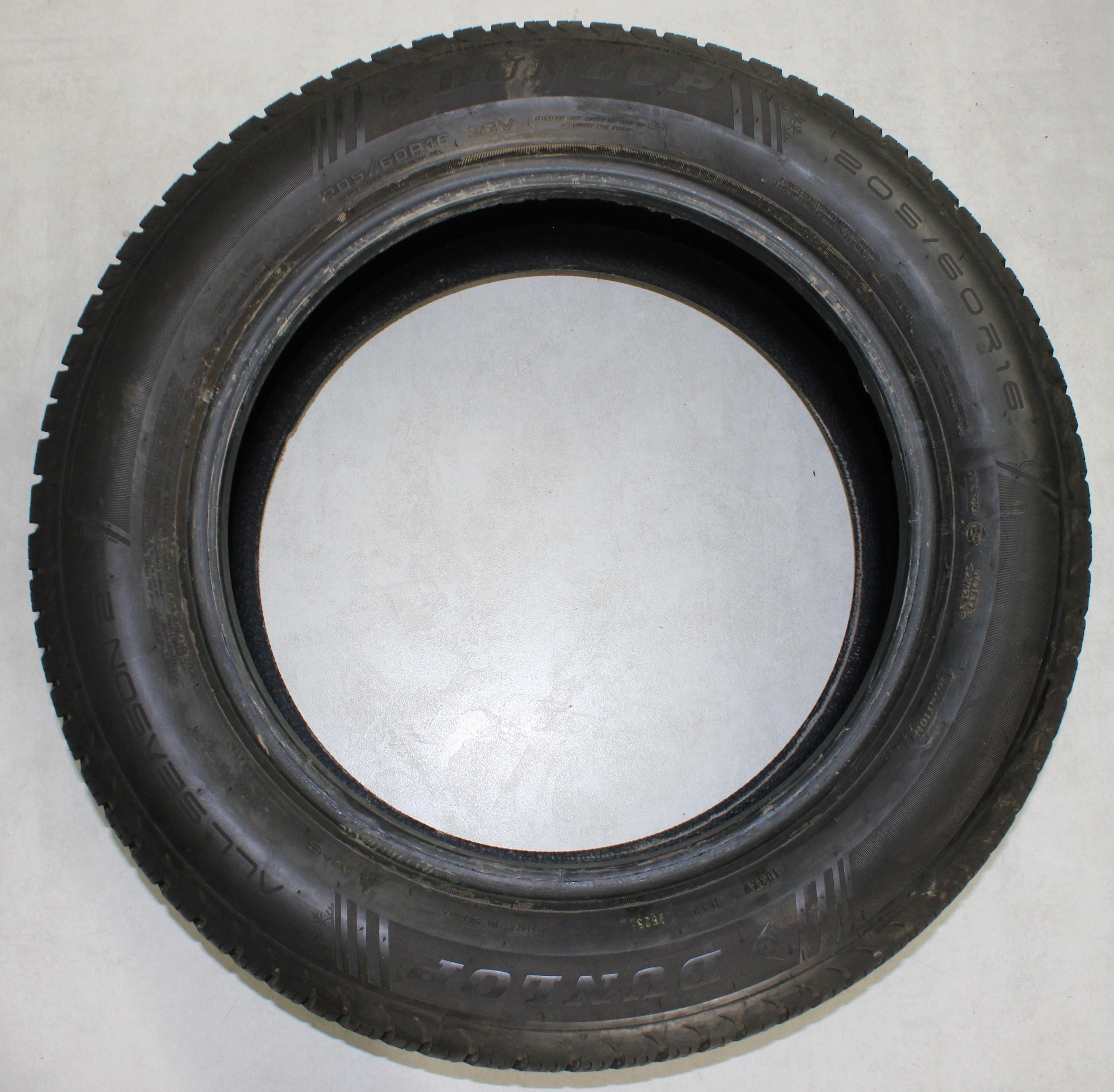 4 x 205/60R16 96V Ganzjahresreifen Dunlop All Season 2 3x6-6,5mm/1x7mm 1x2024/3x2025