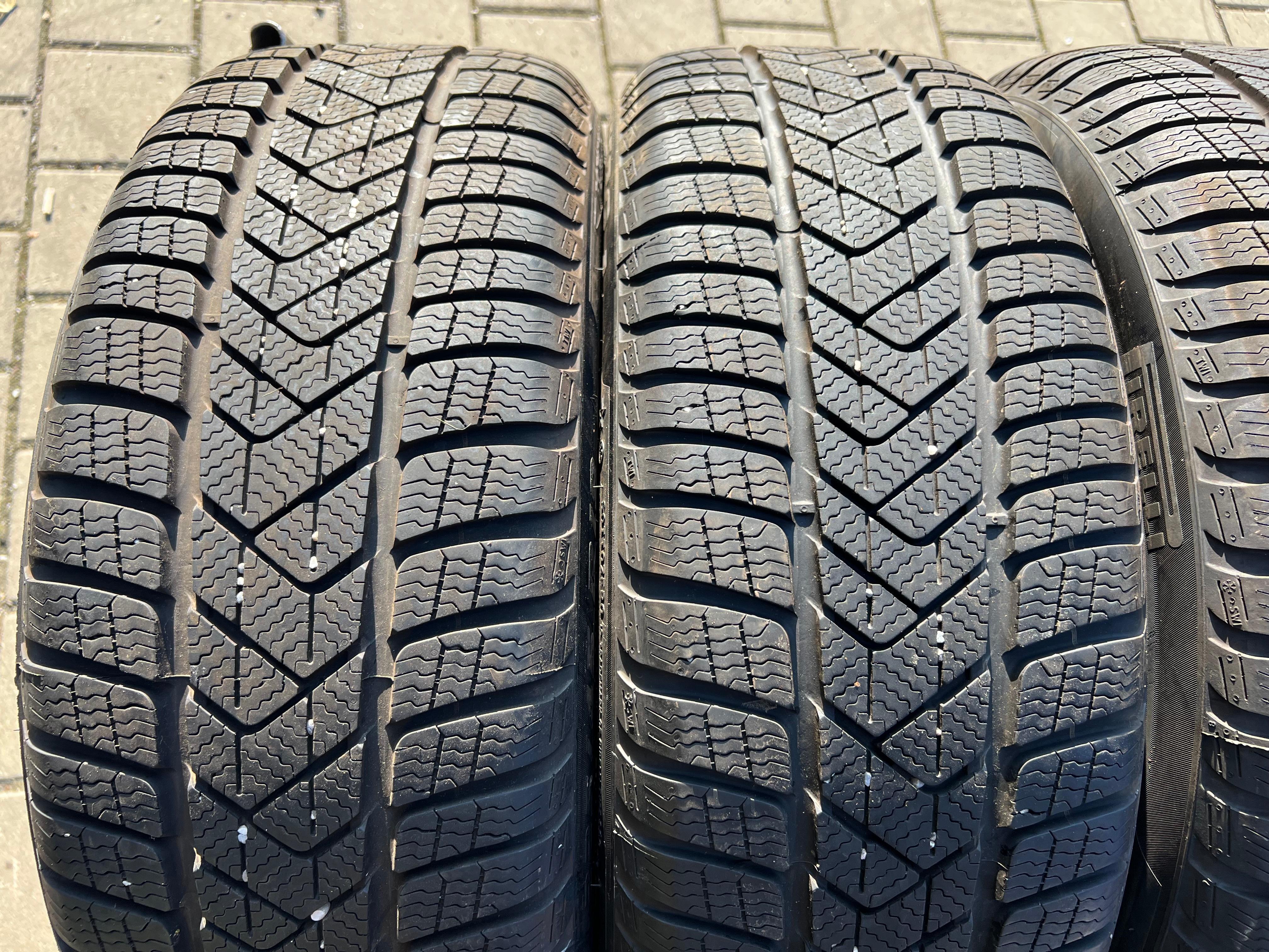 4 pneumatici invernali 225/45R19 96V Pirelli Sottozero 3 Runflat 7,5 mm 2020