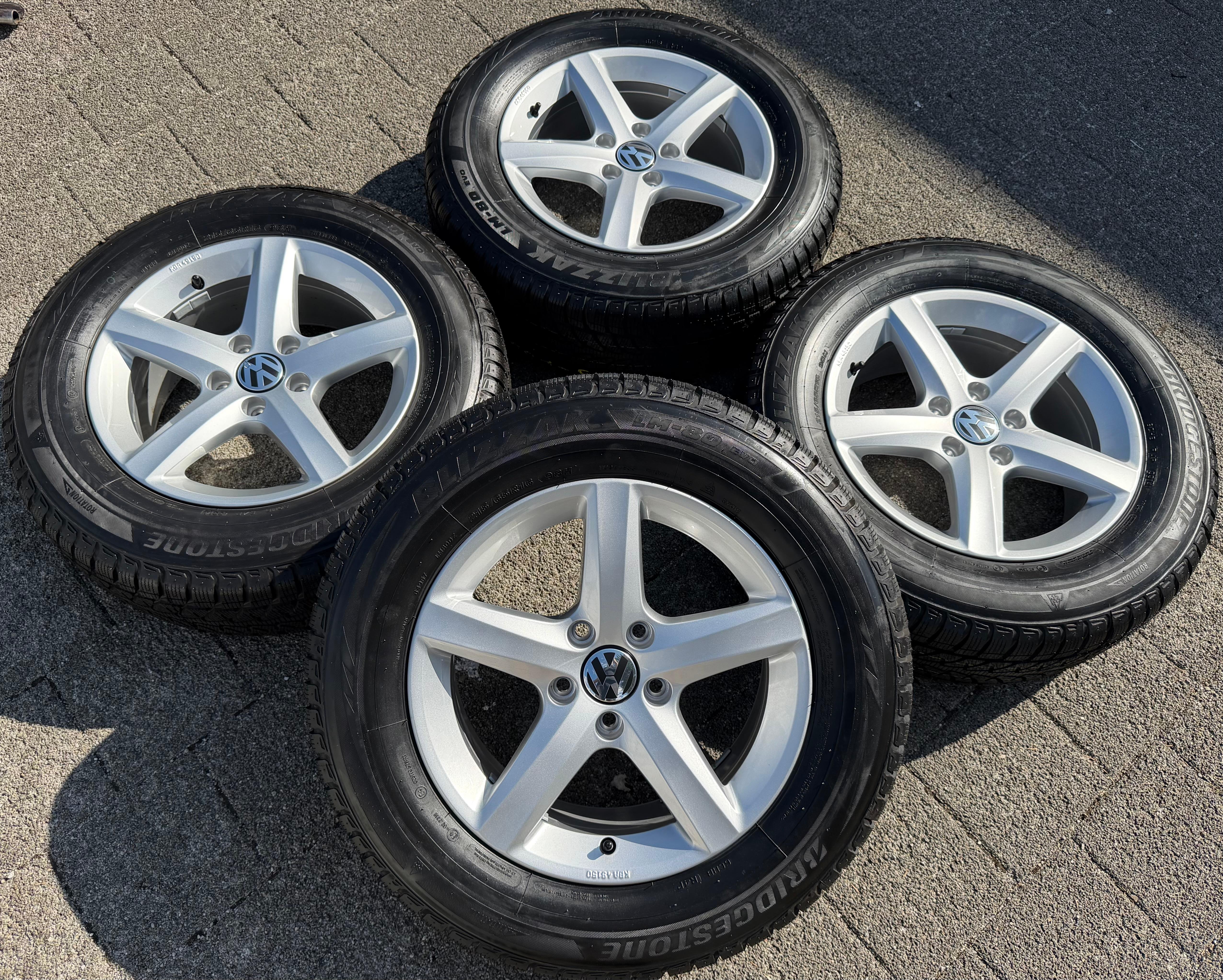4 llantas de aluminio originales de invierno para VW Tiguan 5N 5N0601025AQ 215/65R16 98H Bridgestone