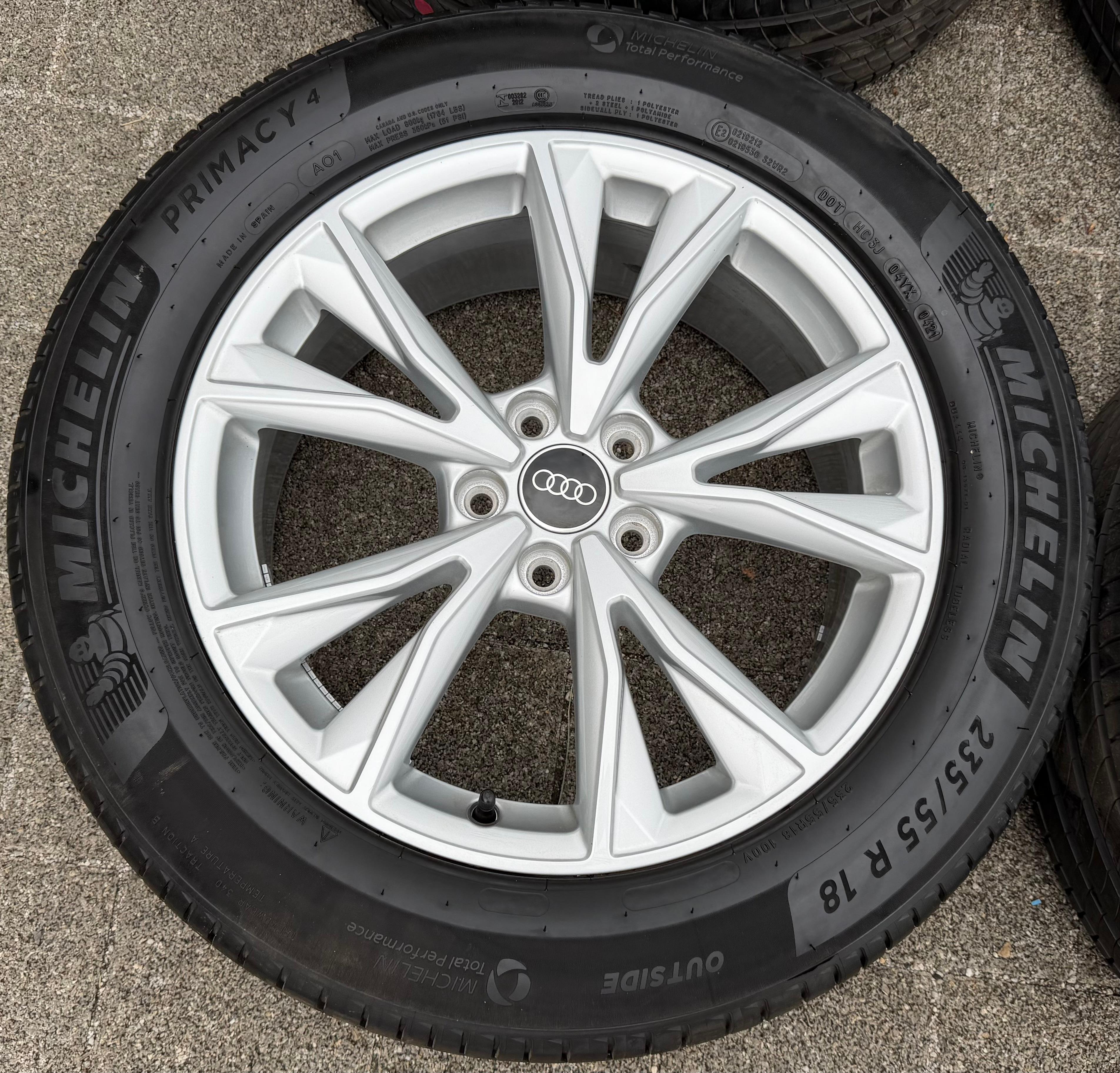 4 Original 18" Alu Sommerräder Audi Q3 F3 83A 83A601025H 235/55R18 100V Michelin