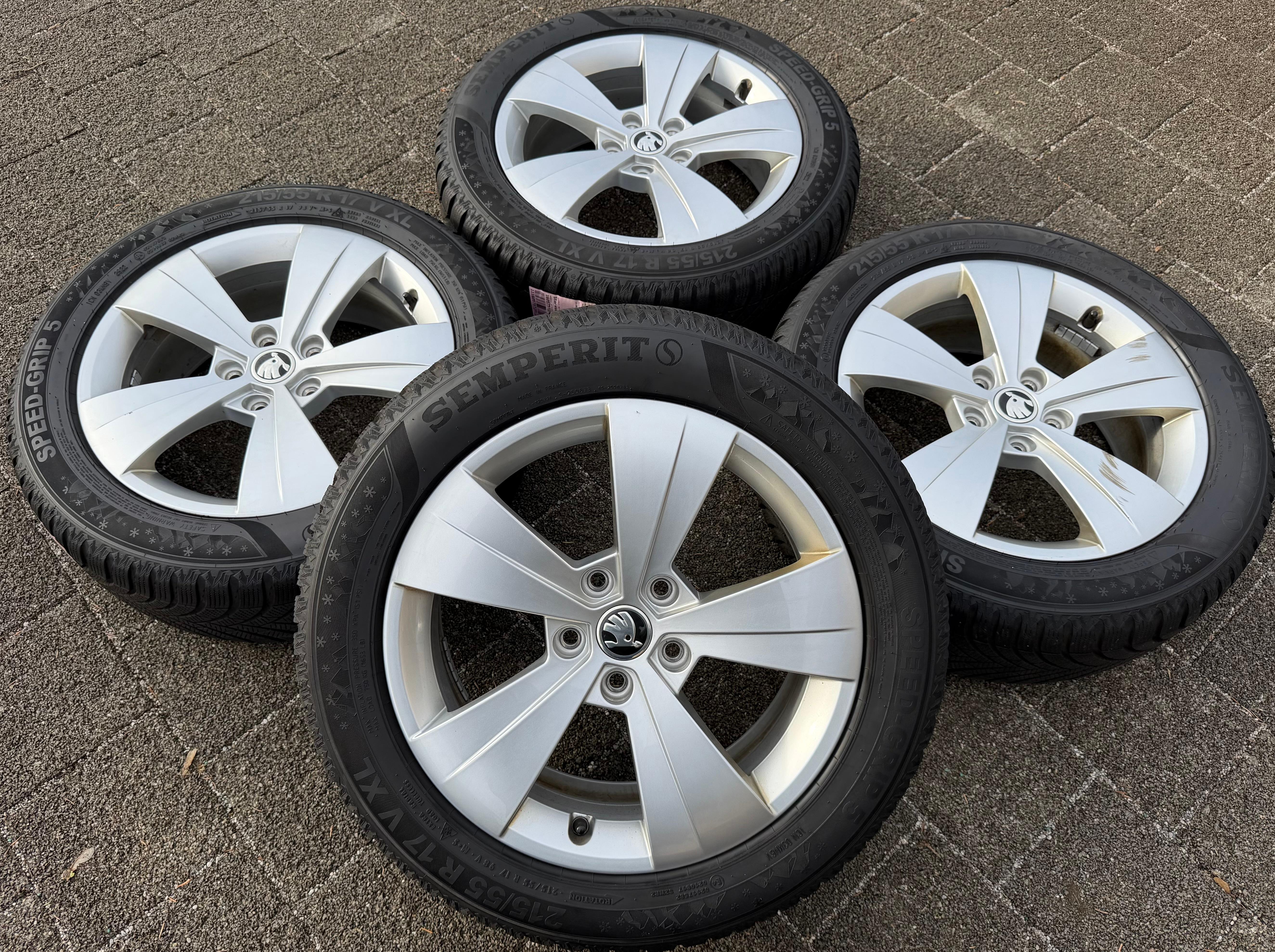 4 ruedas de invierno de aluminio originales de 16" para Skoda Superb III 3V 215/55R17 98V 3V0601025AS