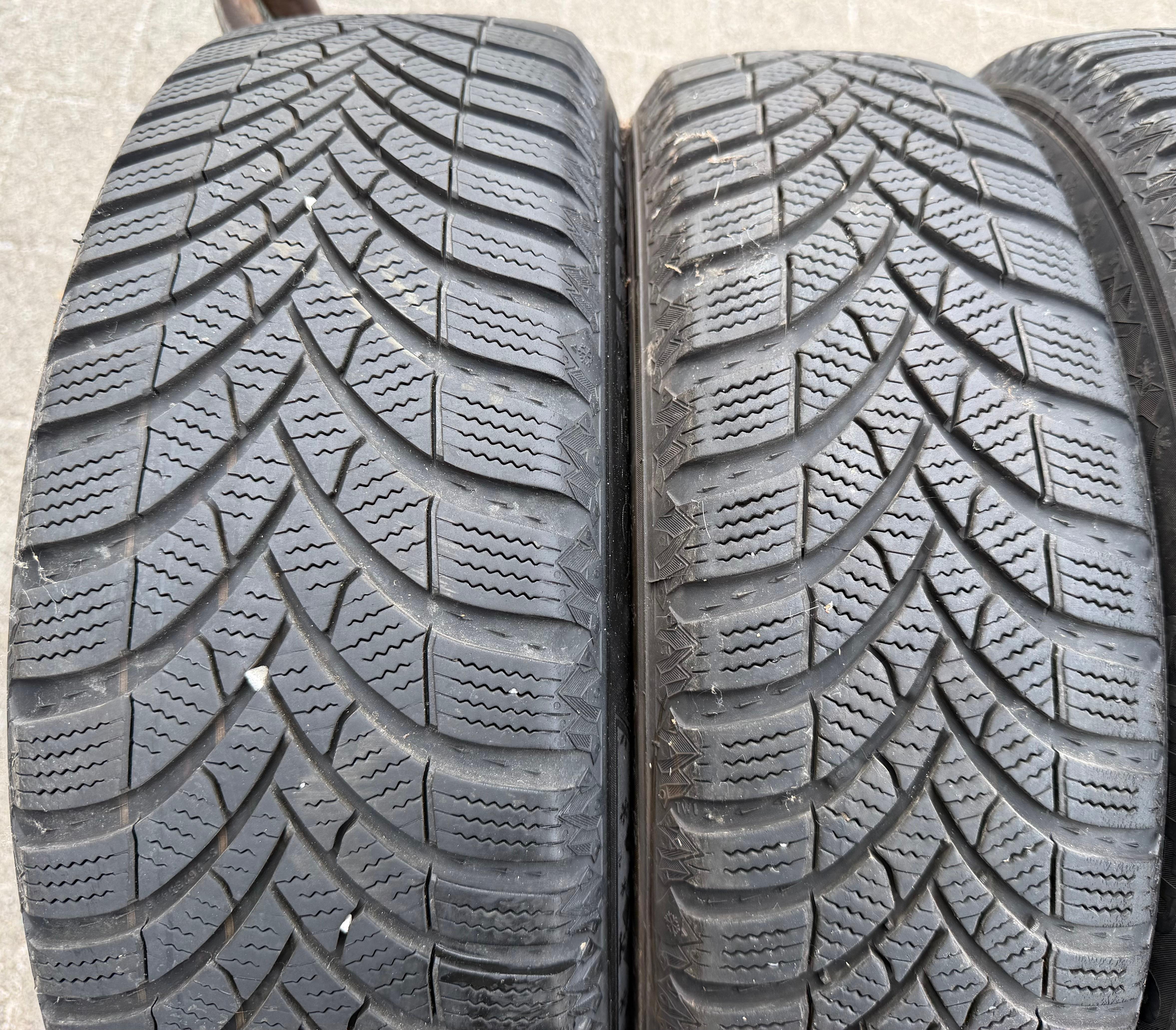 4 roues hiver d’origine Smart 453 165/65R15 81T 185/60R15 84T Semperit RDKS