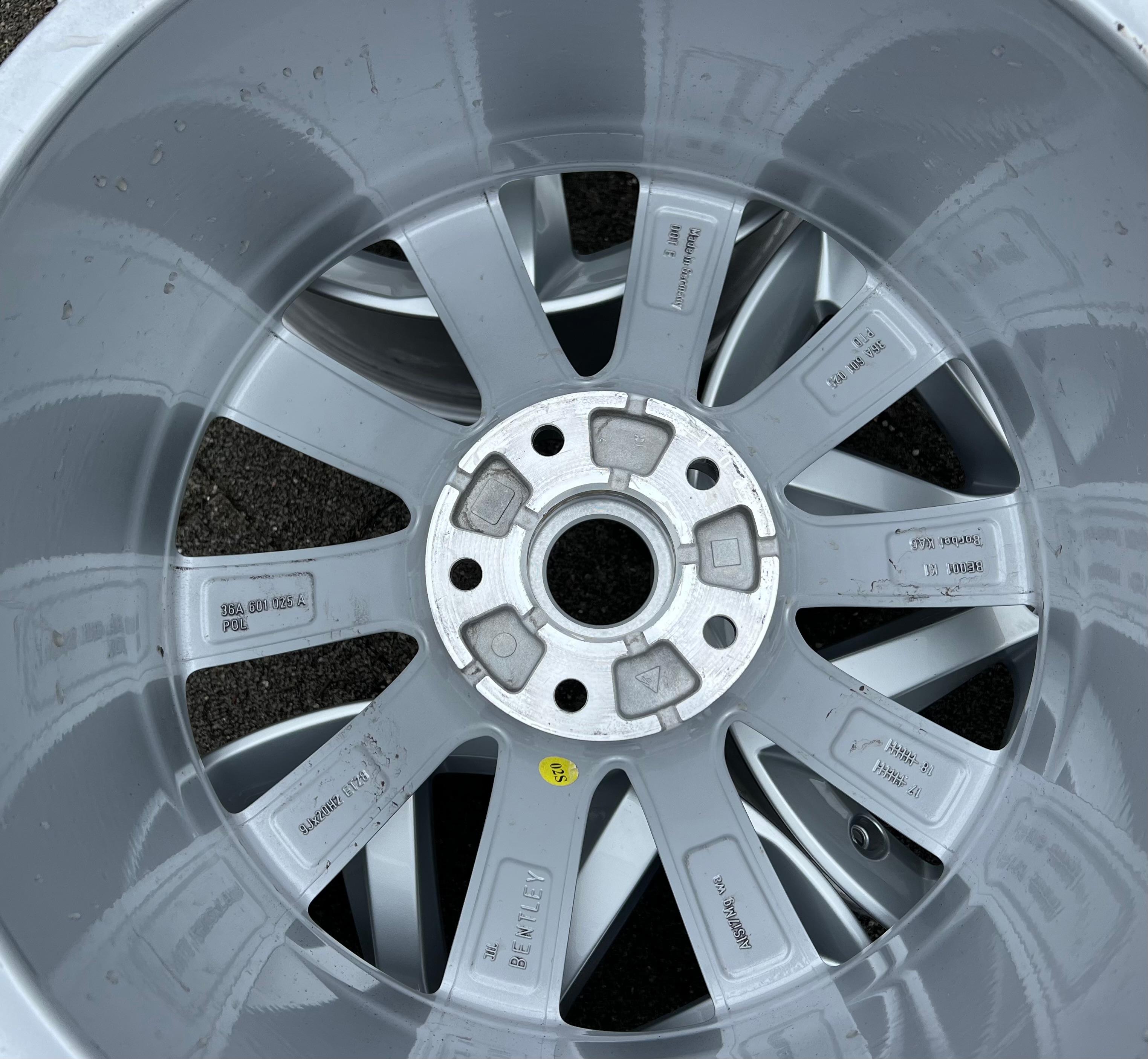 4 RUOTE ORIGINALI IN ALLUMINIO DA 20" BENTLEY BENTAYGA 36A601025A 9x20 ET28 FREEHOUSE
