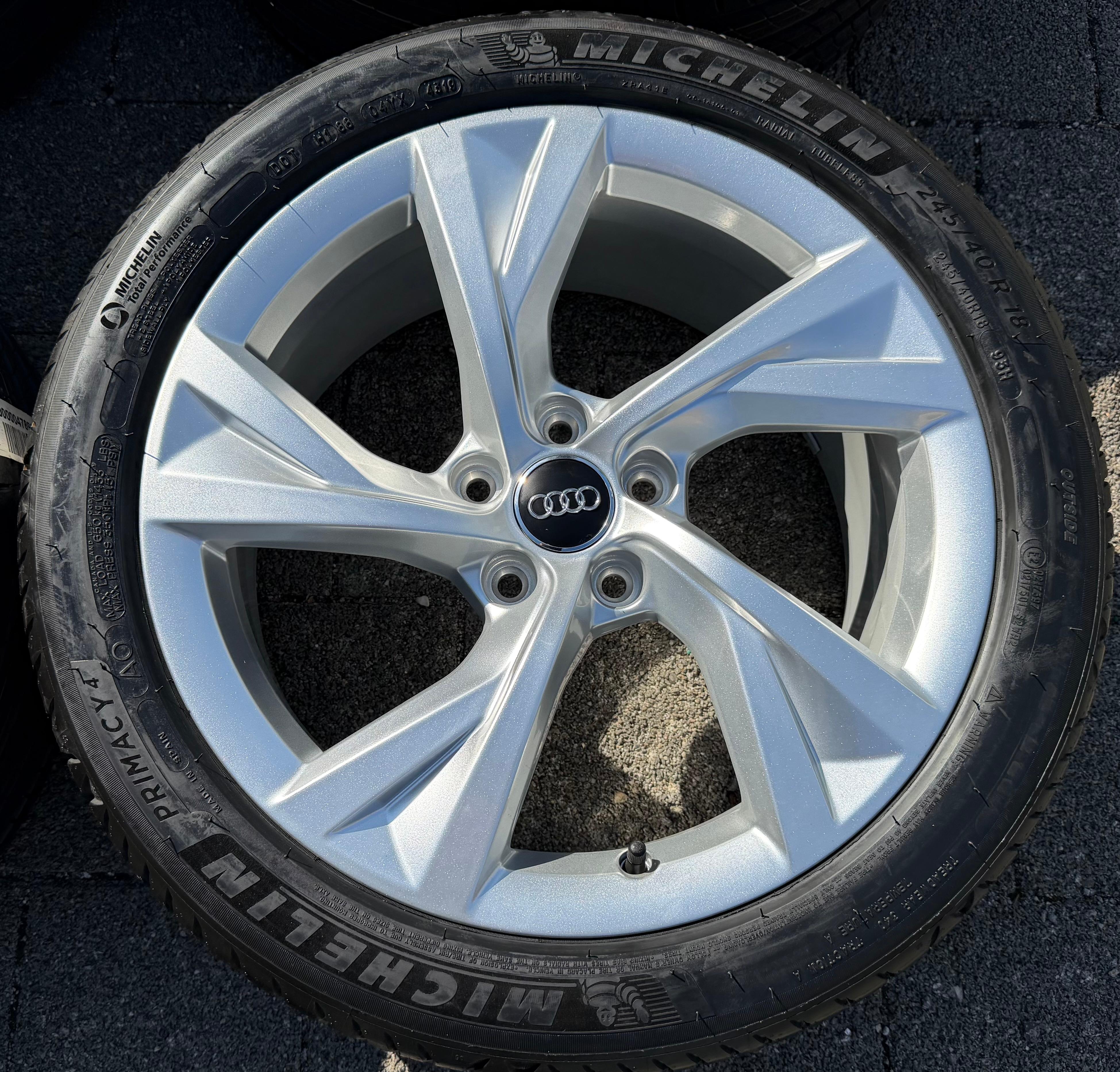 4 Original 18" Alu Sommerräder Audi A4 S4 8W B9 8W0601025EJ 245/40R18 93H Michelin