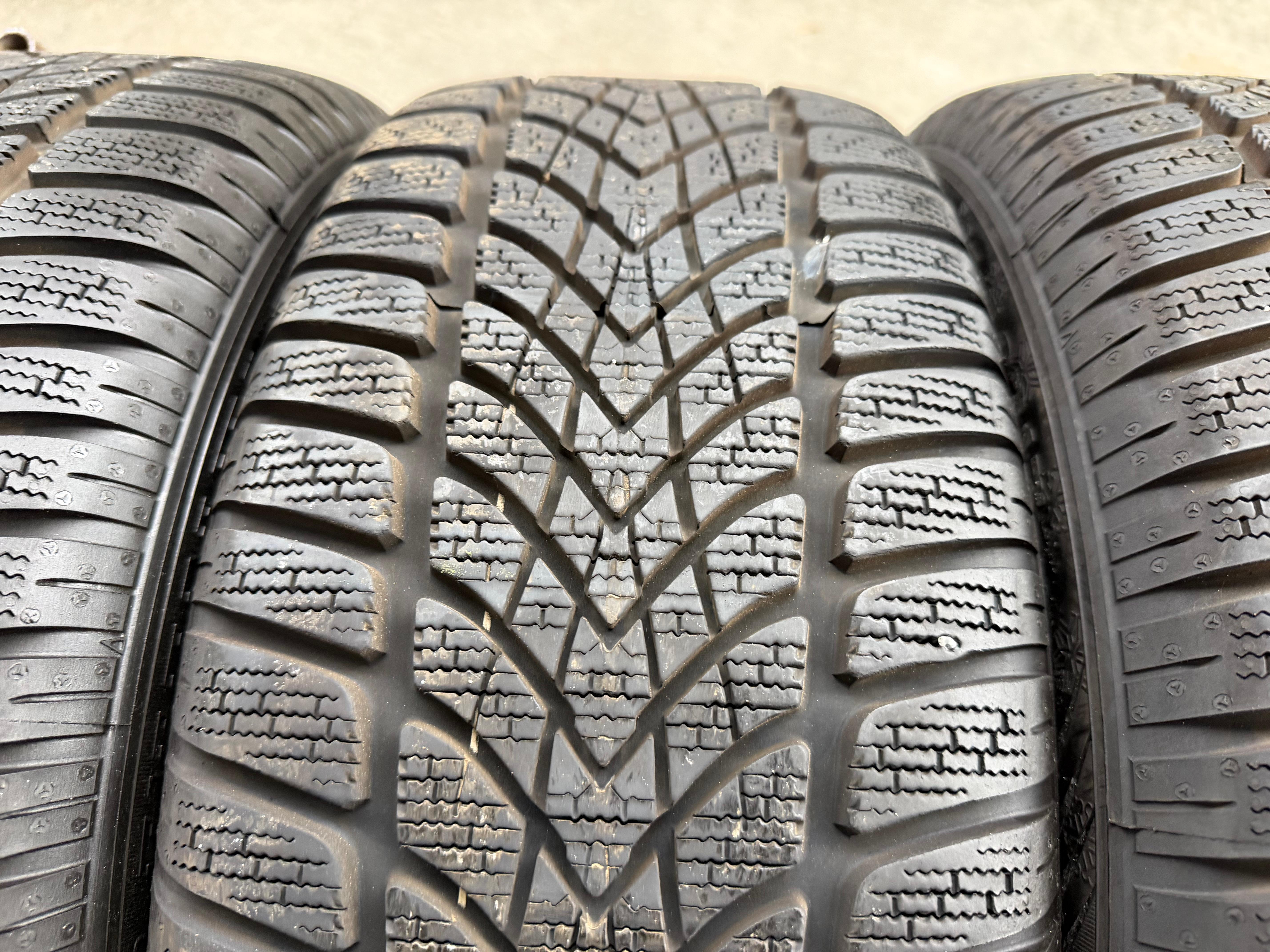 4 ruote in lega invernali originali da 17" per Audi TT 8S 225/50R17 94H Dunlop 8S0601025J