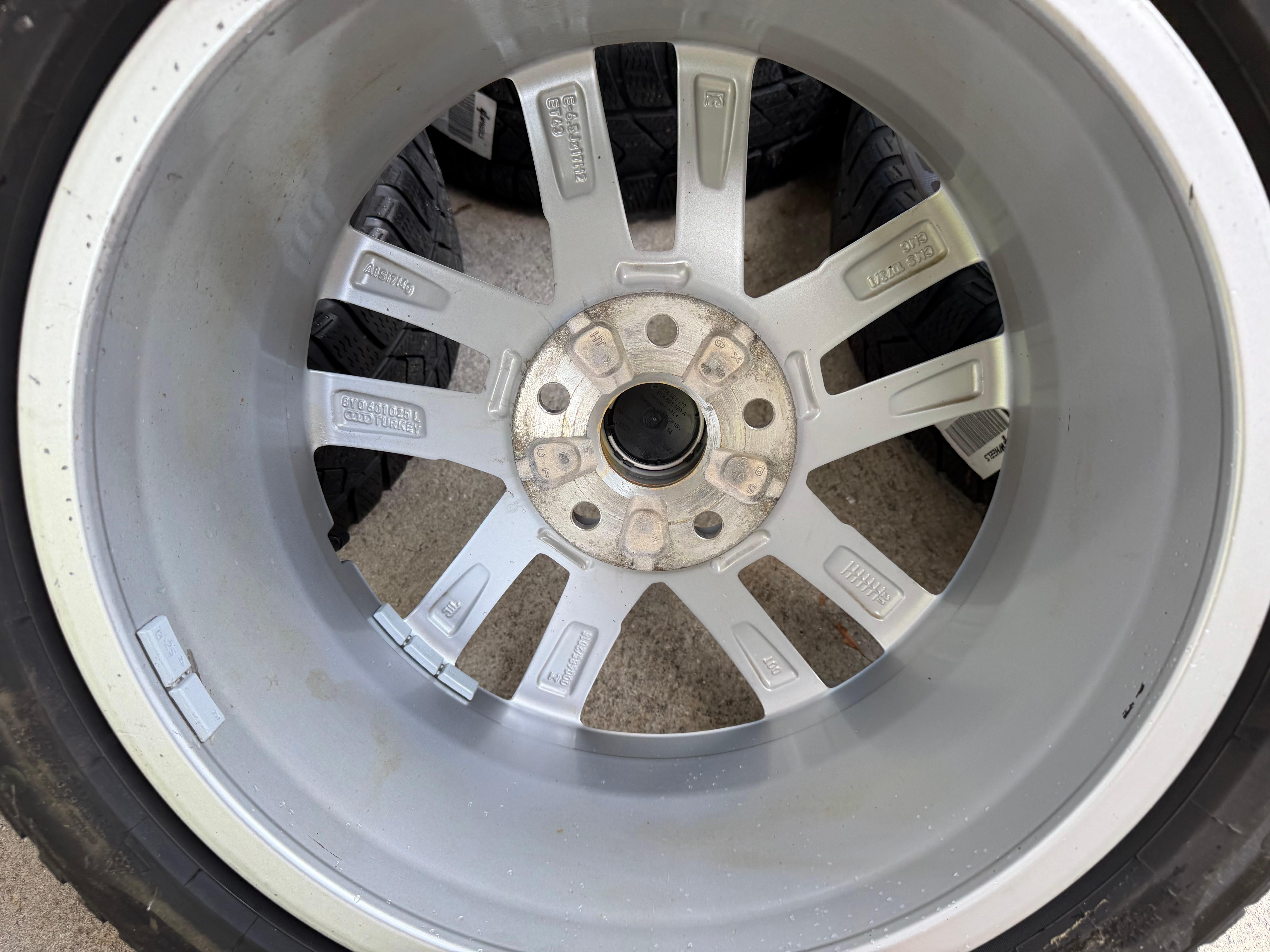 4 Original 17" Alu Winterräder Audi A3 S3 8Y 8Y0601025L 205/50R17 93H Pirelli
