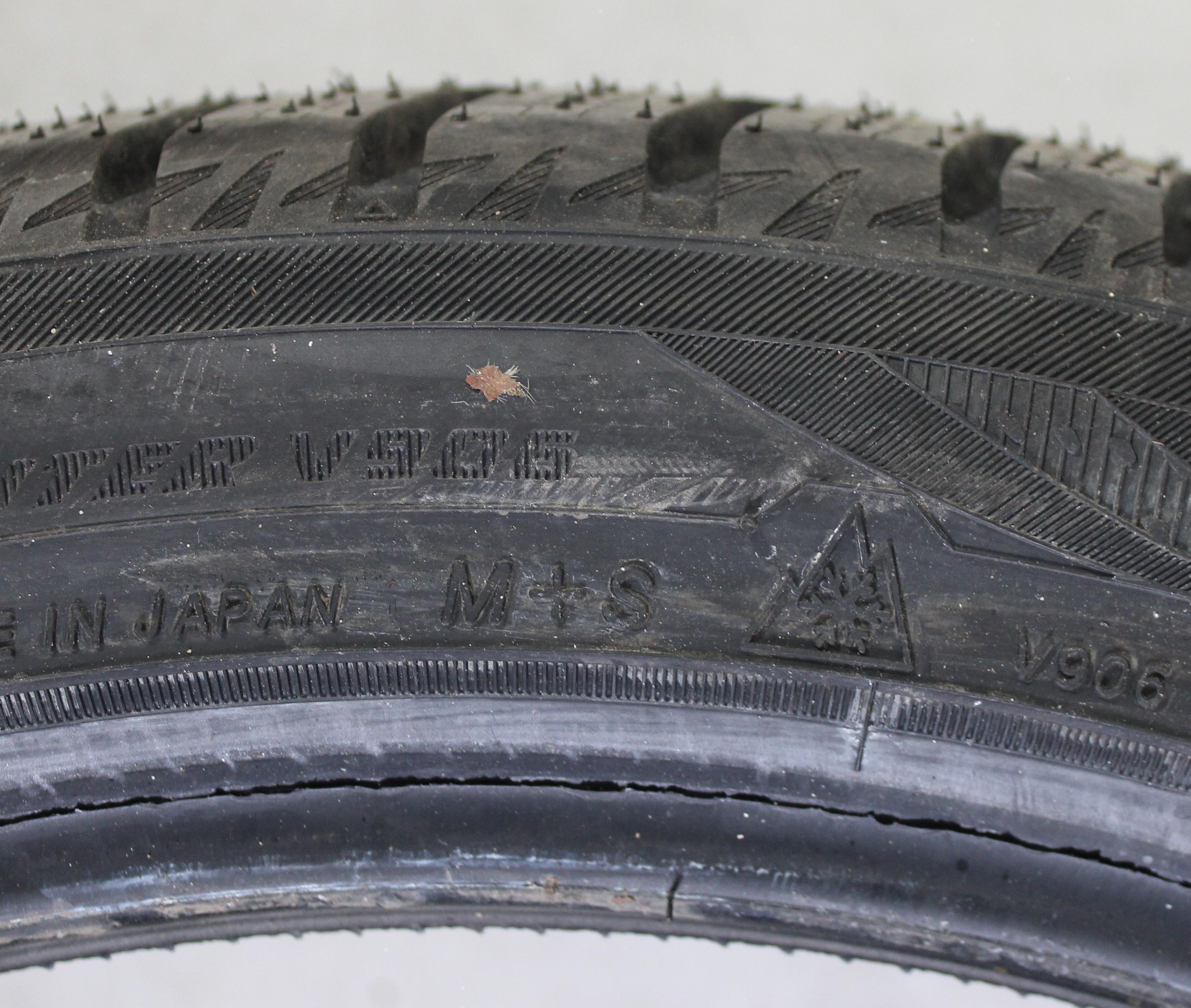 2 x 275/35R21 103W XL neumáticos de invierno Yokohama BluEarth Winter V906 7,5-8MM DOT 2024