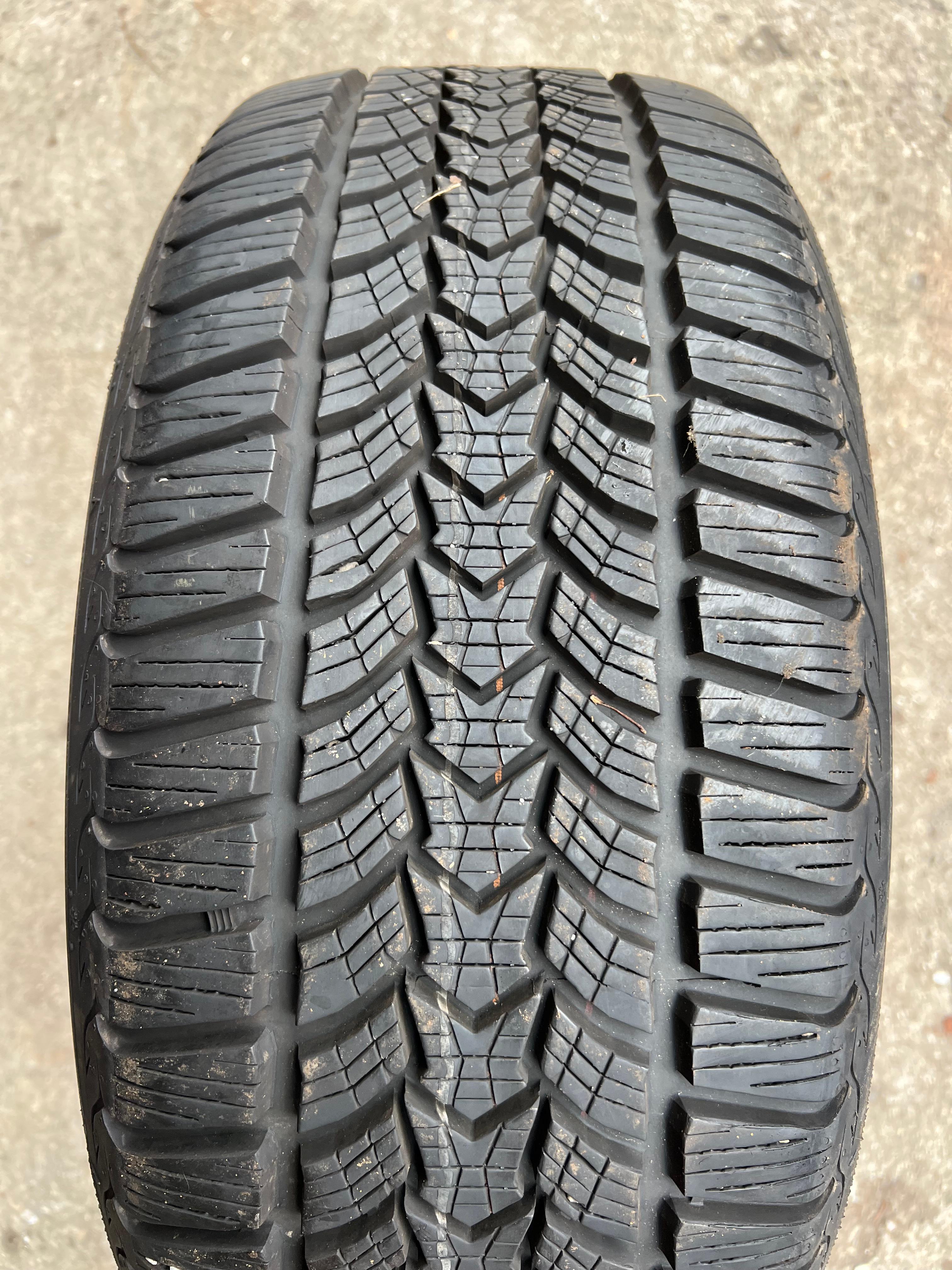 1 x 215/50R17 95V Winterreifen Debica Frigo HP2 8mm 2018