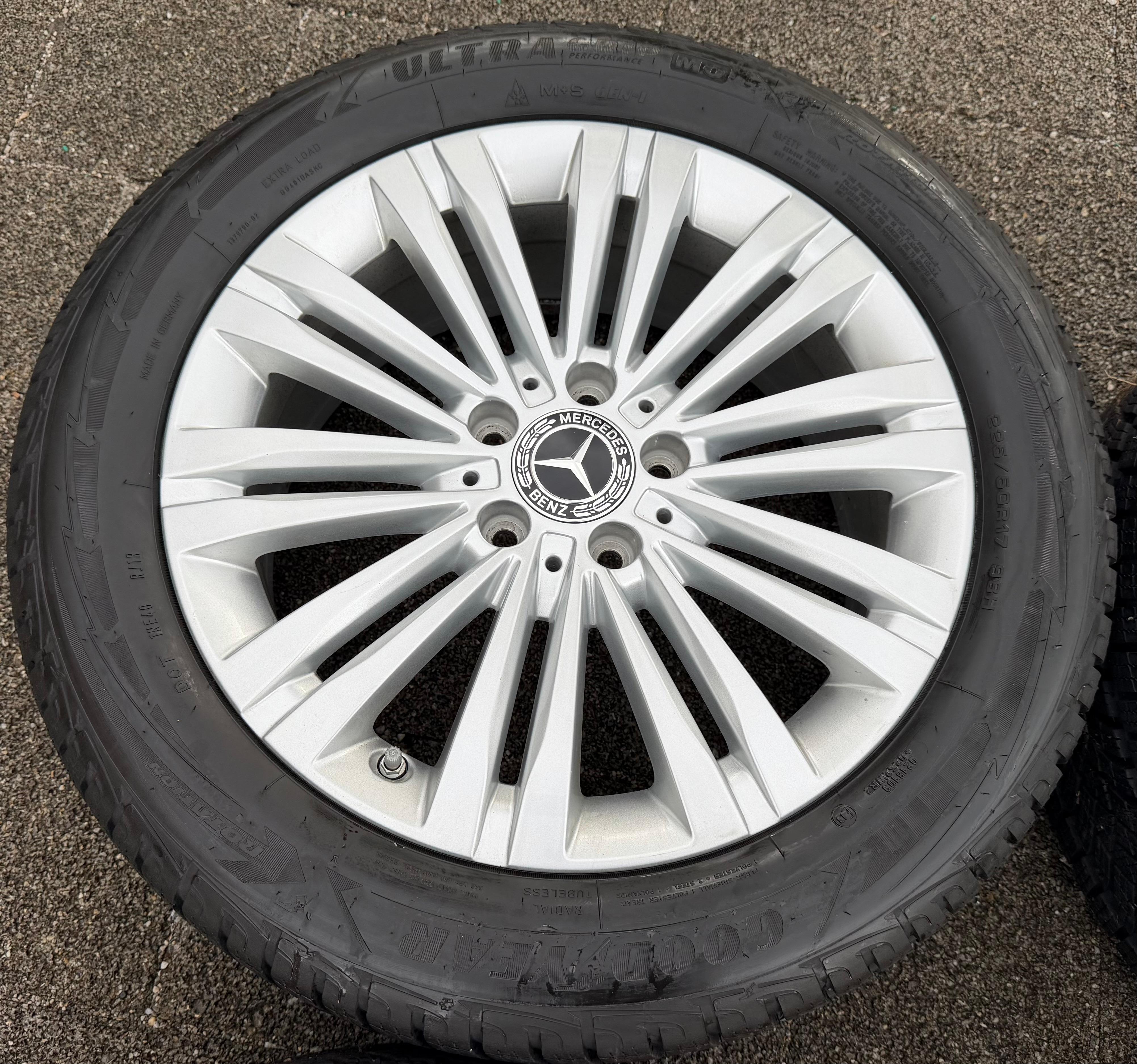 4 Original 17" Alu Winterräder Mercedes C-Klasse W206 A2064014400 2024 Goodyear