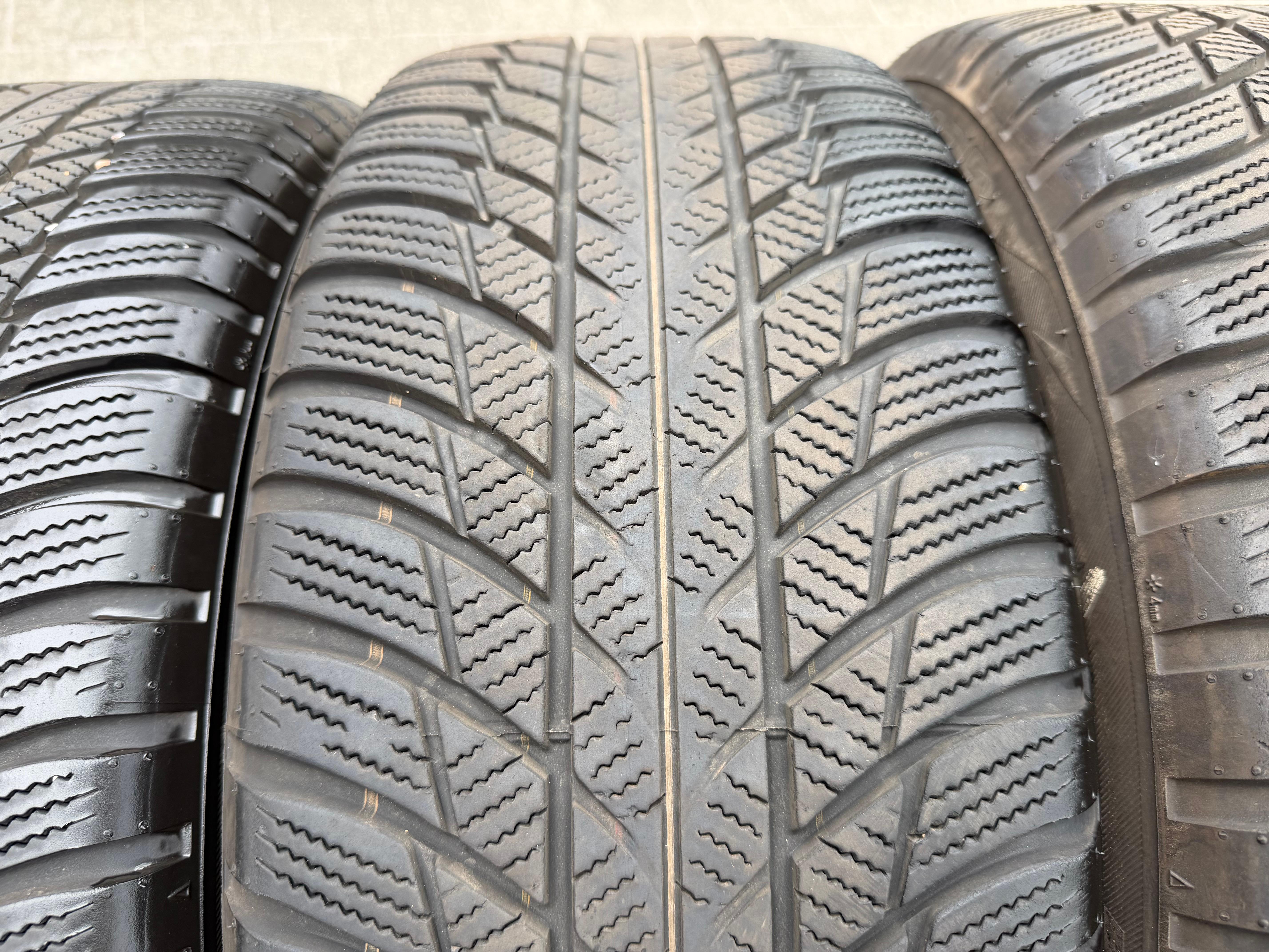 4 originele 17" aluminium wintervelgen voor Audi A4 B9 8W 8W0601025P 225/50R17 98H Bridgestone