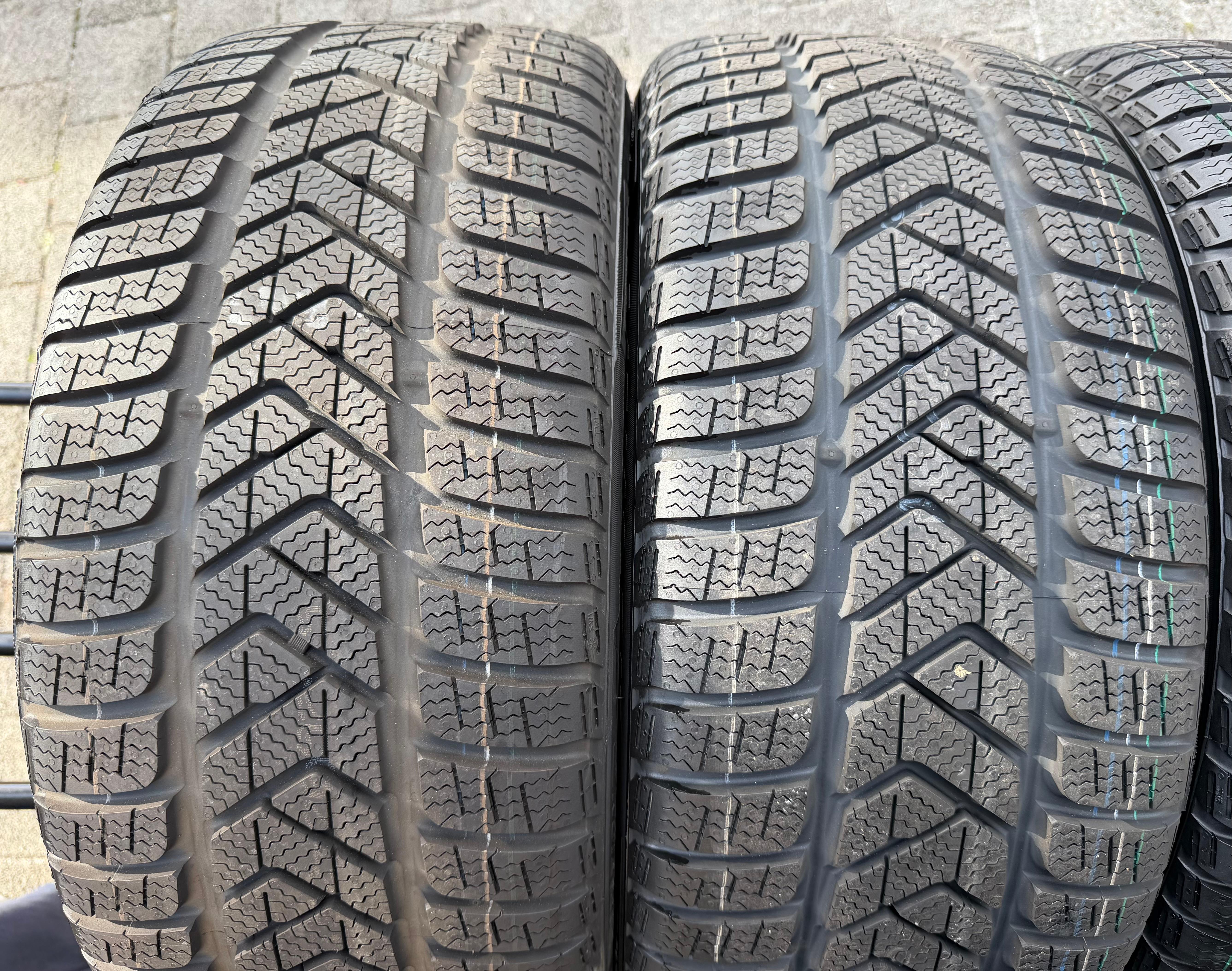 4 Original 18" Alu Winterräder Audi A4 S4 8W B9 8W0601025H 245/40R18 97V Pirelli