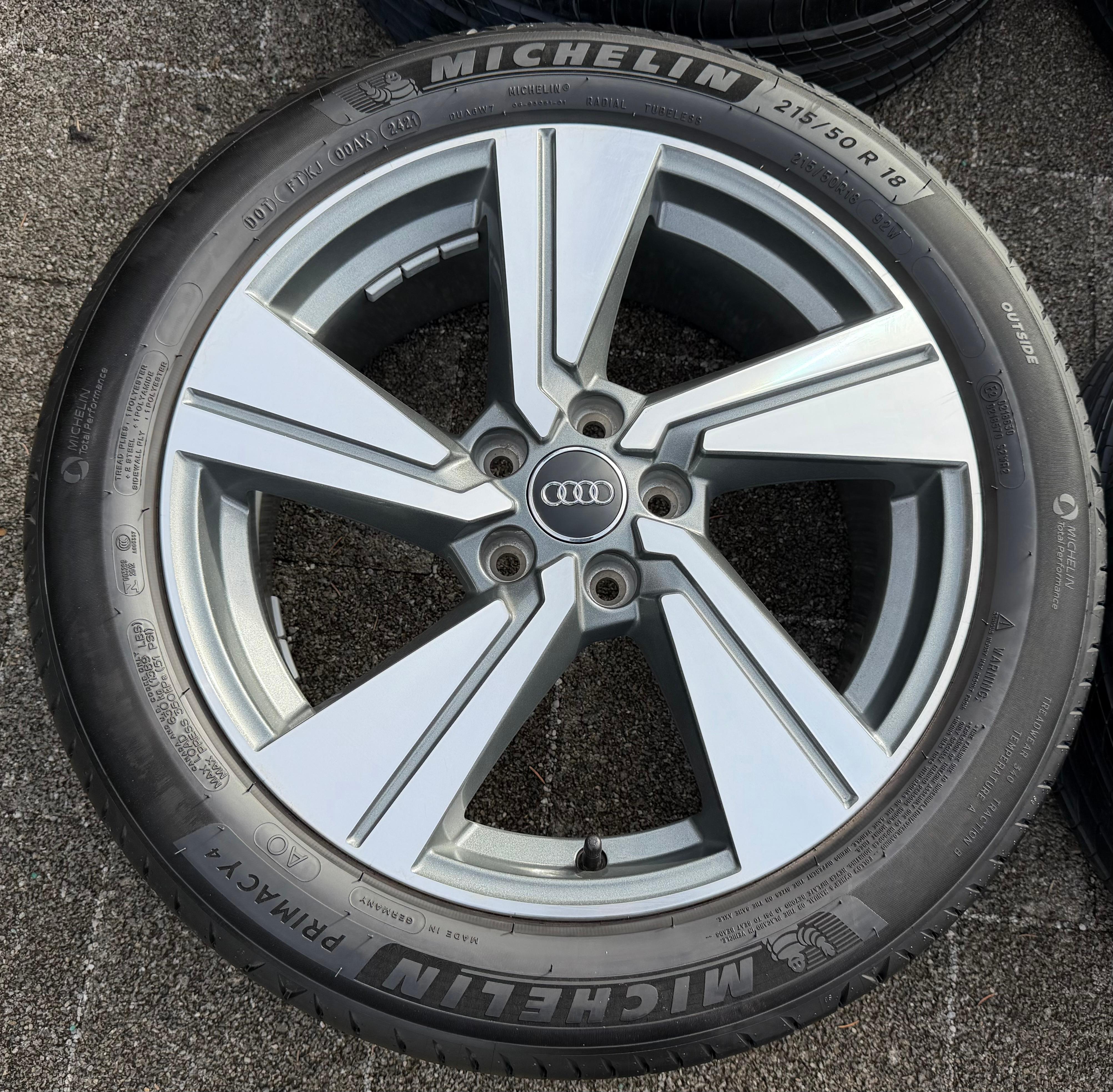 4 Original 18" Alu Sommerräder Audi Q2 SQ2 81A601025G 215/50R18 92W Michelin