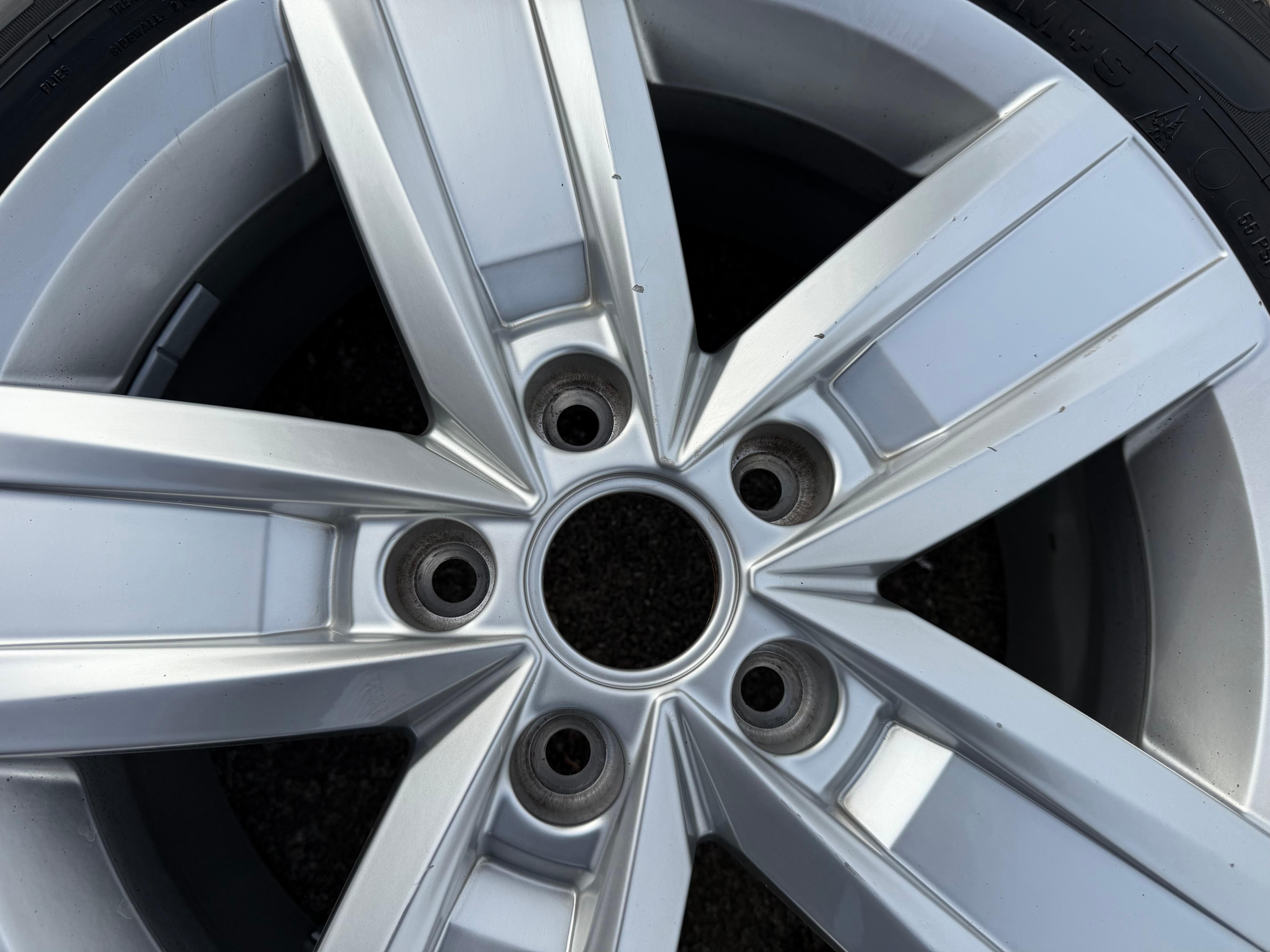 4 ruedas de invierno originales de aleación de 17" para VW BUS T5 T6 T6.1 7E0601025P Devonport 215/60R17C
