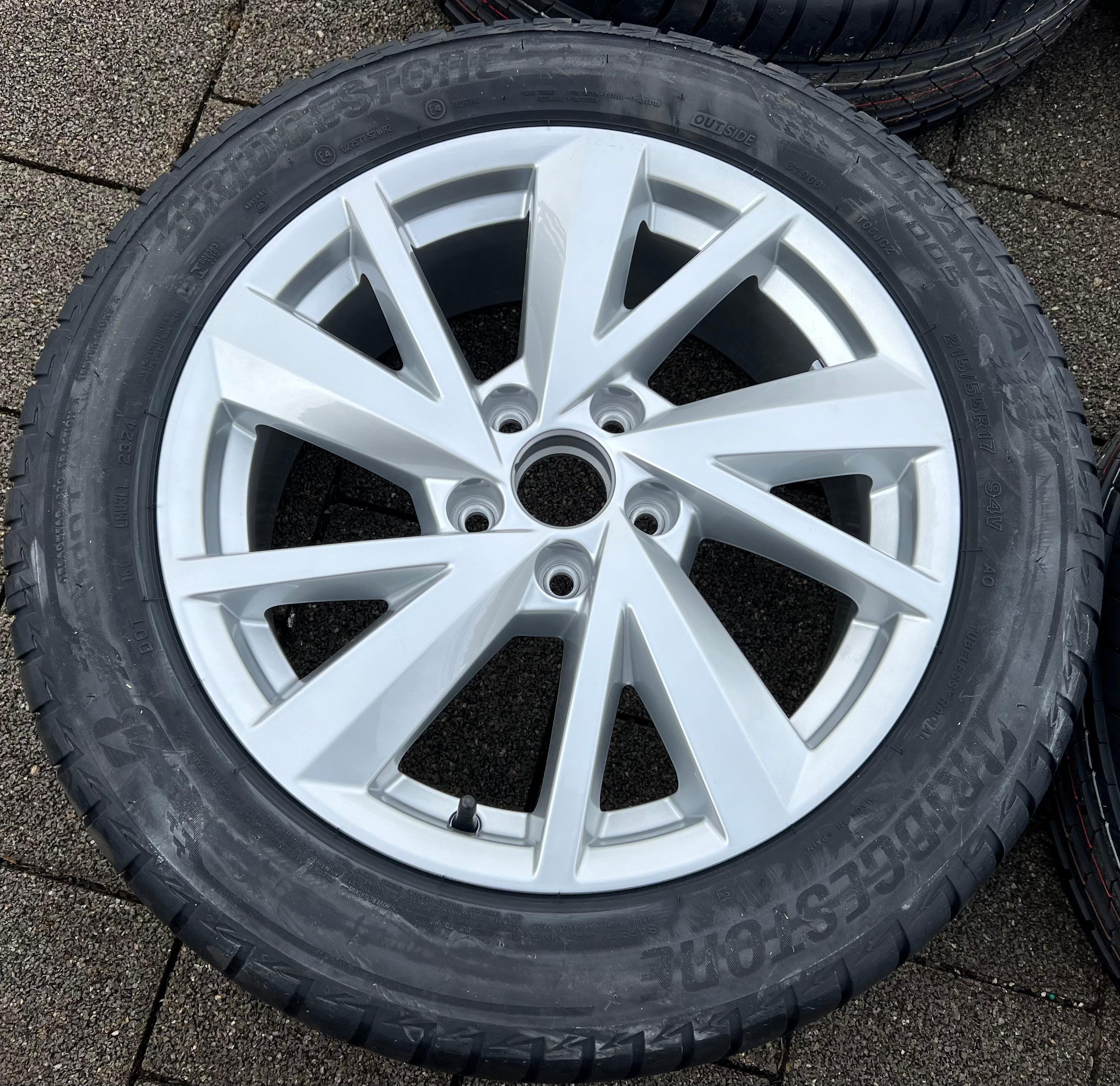4 ORIGINAL 17" ALU SOMMERRÄDER AUDI Q2 215/55R17 94V BRIDGESTONE 2024 NEU FREIHAUS