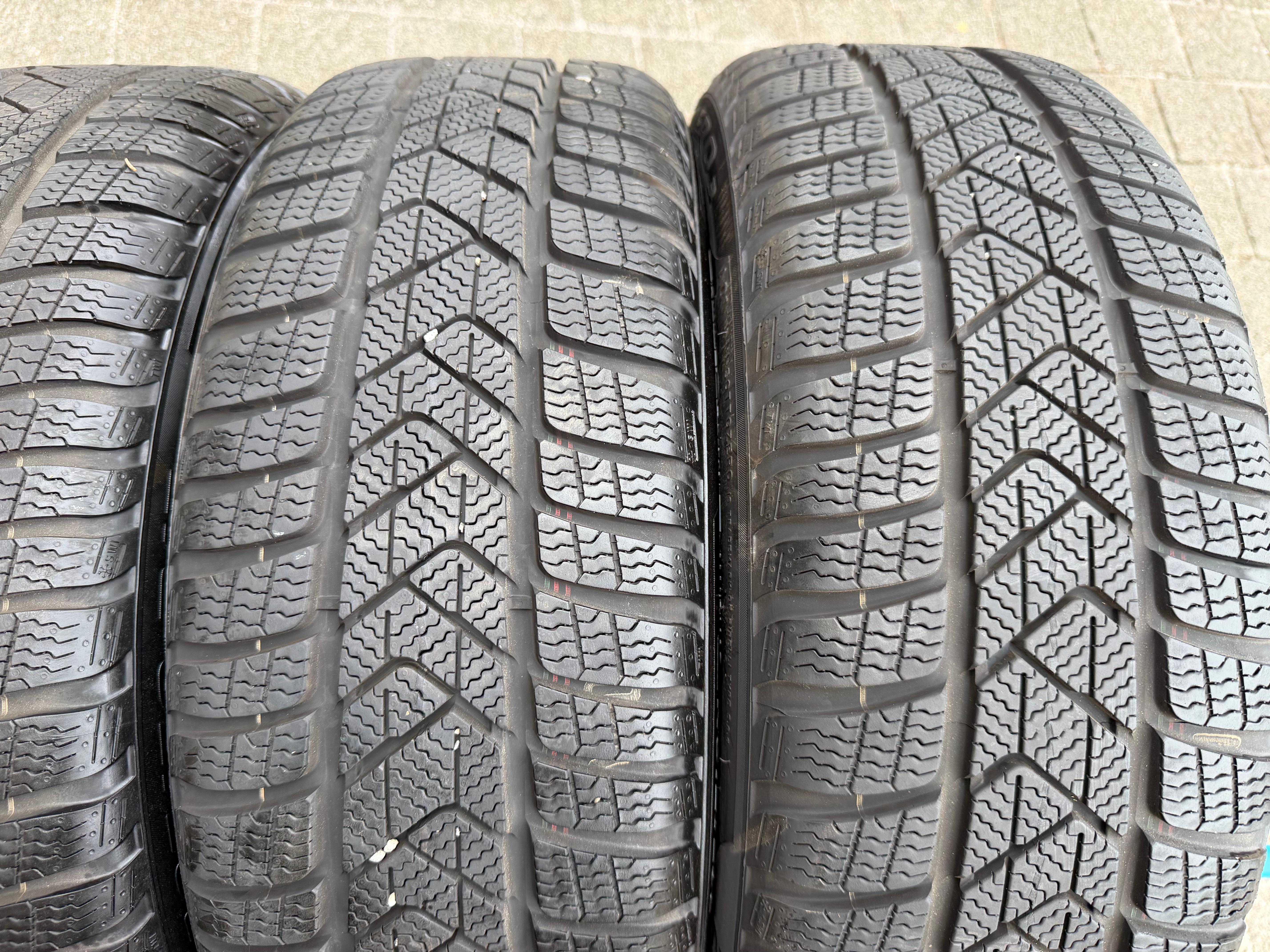 4 ruote complete in lega originali da 17" invernali Audi A3 S3 8Y 8Y0601025L 205/50R17 93H Pirelli