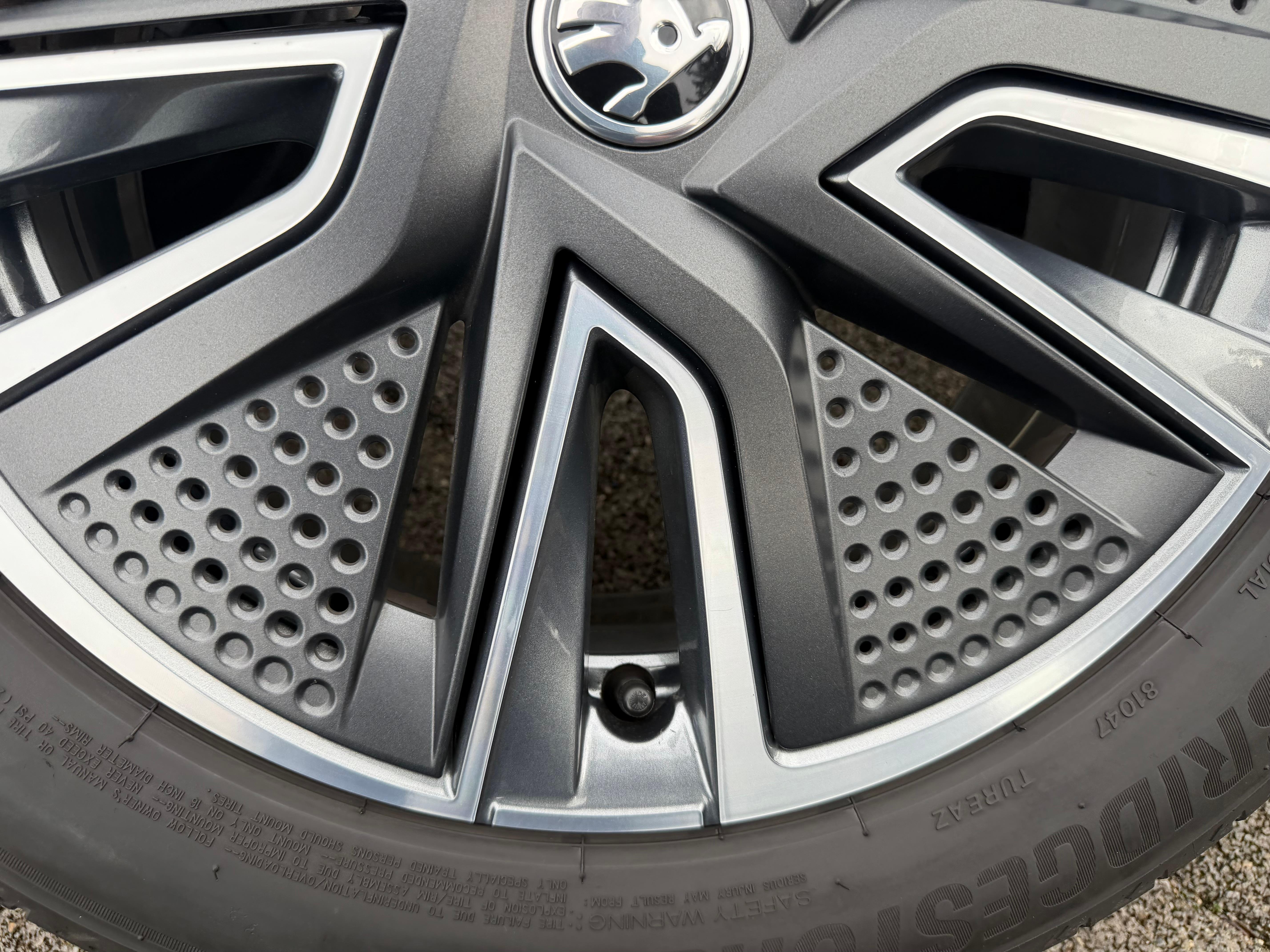 4 ruote estive in lega originali da 16" Skoda Fabia 4 IV PJ 6VA601025 195/55R16 91V 2023