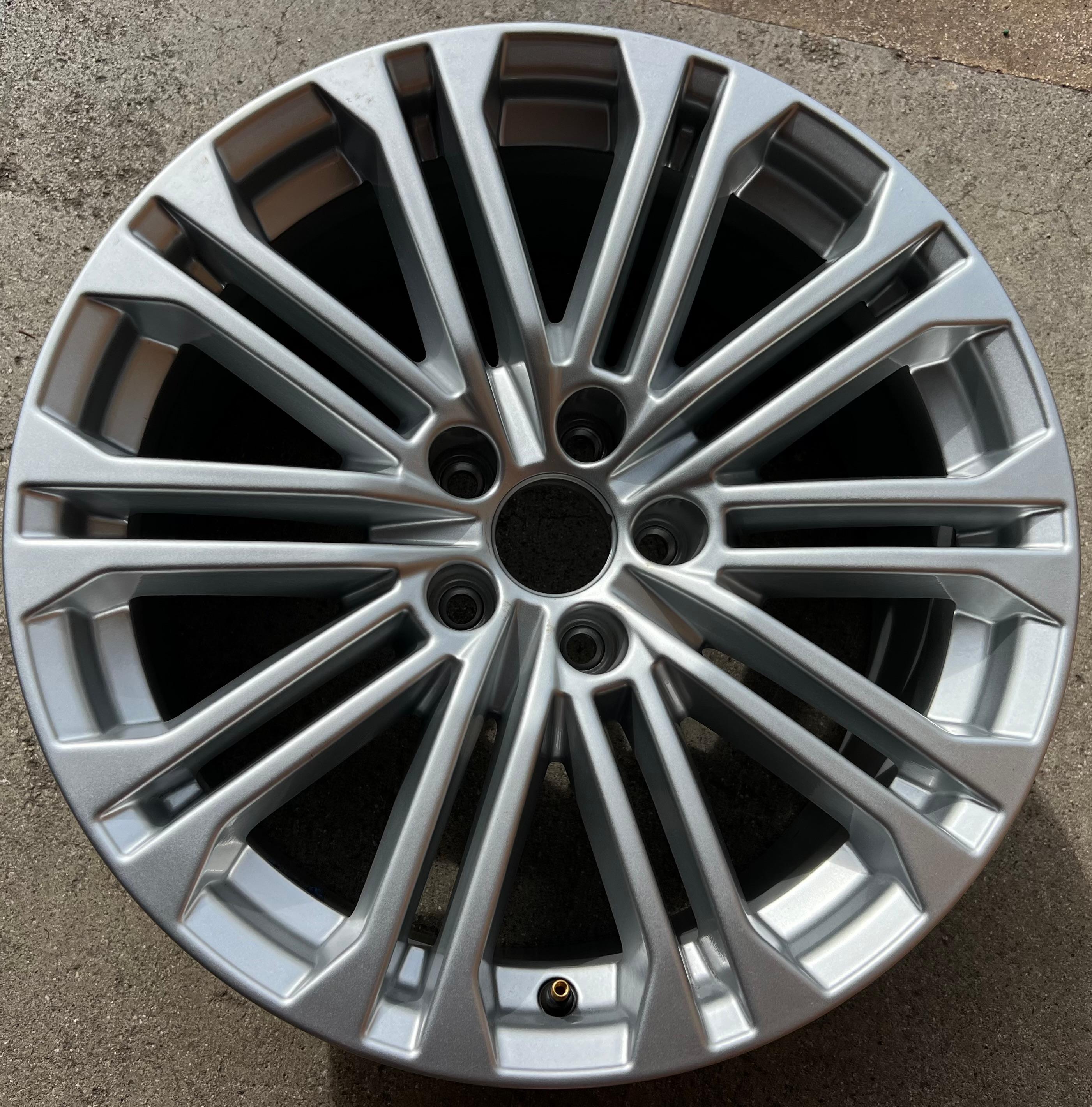 1X  ORIGINAL 18" ALUFELGE AUDI A5 S5 F9 8W 8W0601025EE 8x18 ET31 FREIHAUS