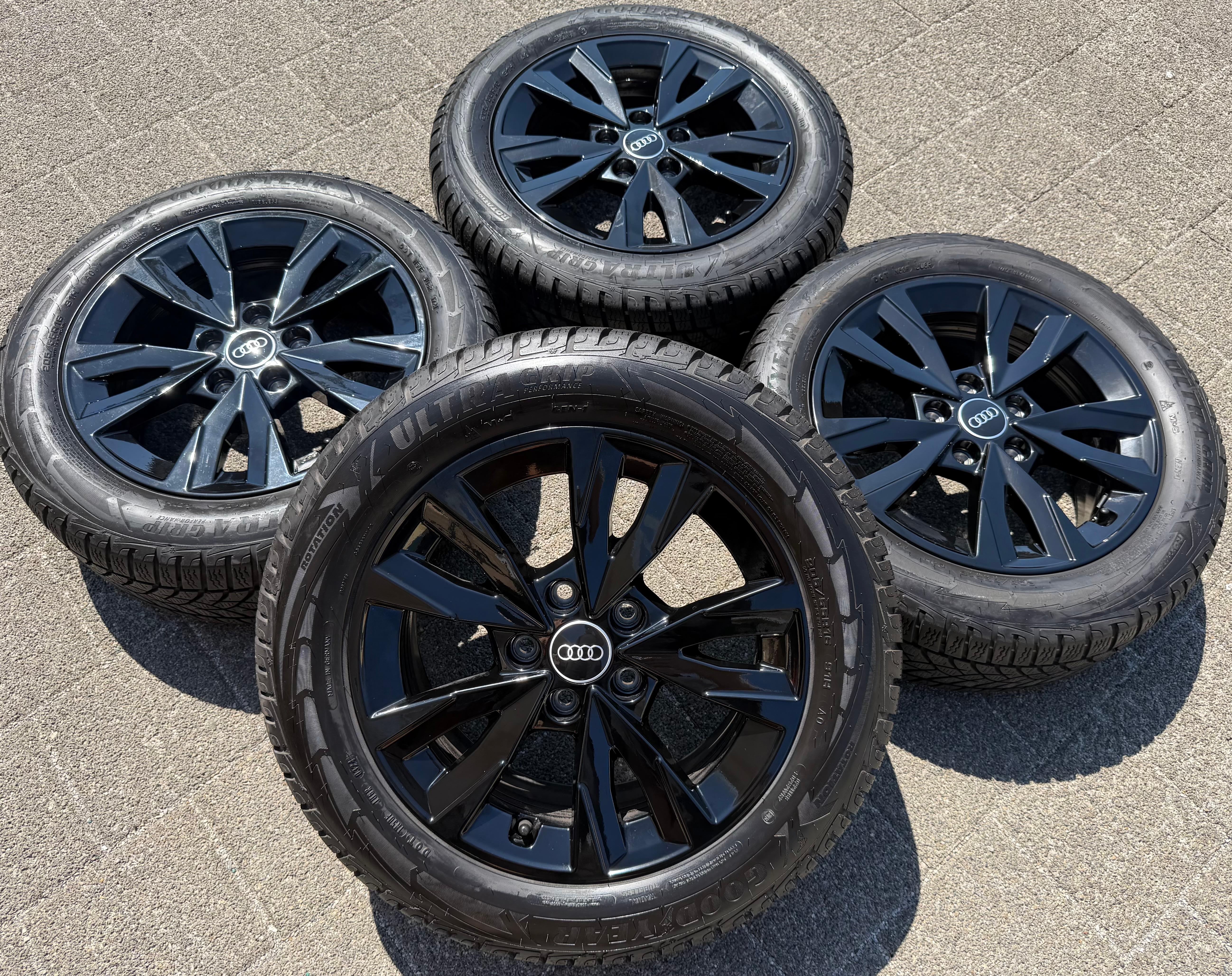 4 Original Alu Winterräder Audi A3 8Y 8Y0071496 205/55R16 91H Goodyear Schwarz