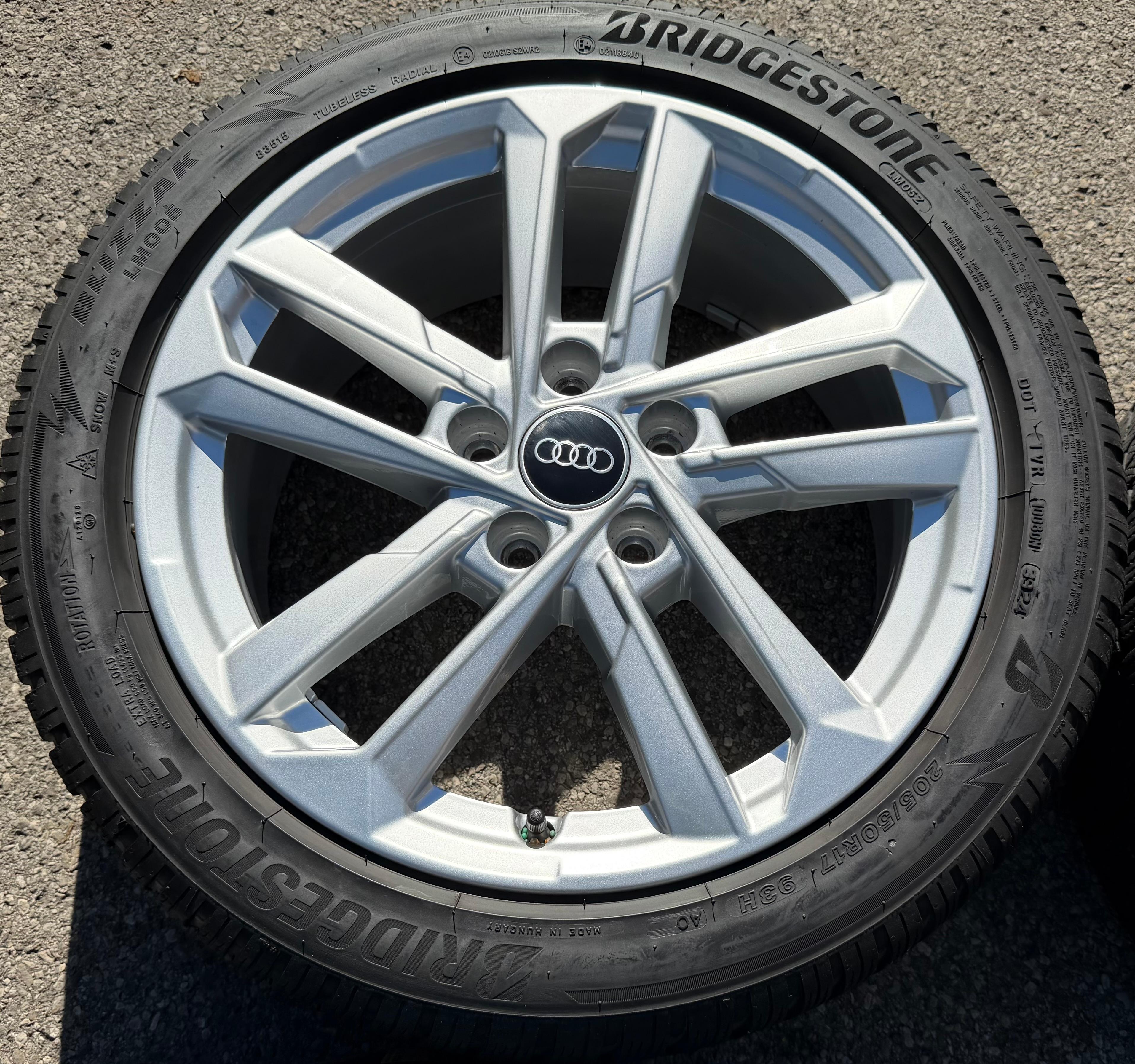 4 ruedas de invierno de aleación originales de 17" para Audi A3 S3 8Y 8Y0601025L 205/50R17 93H Bridgestone