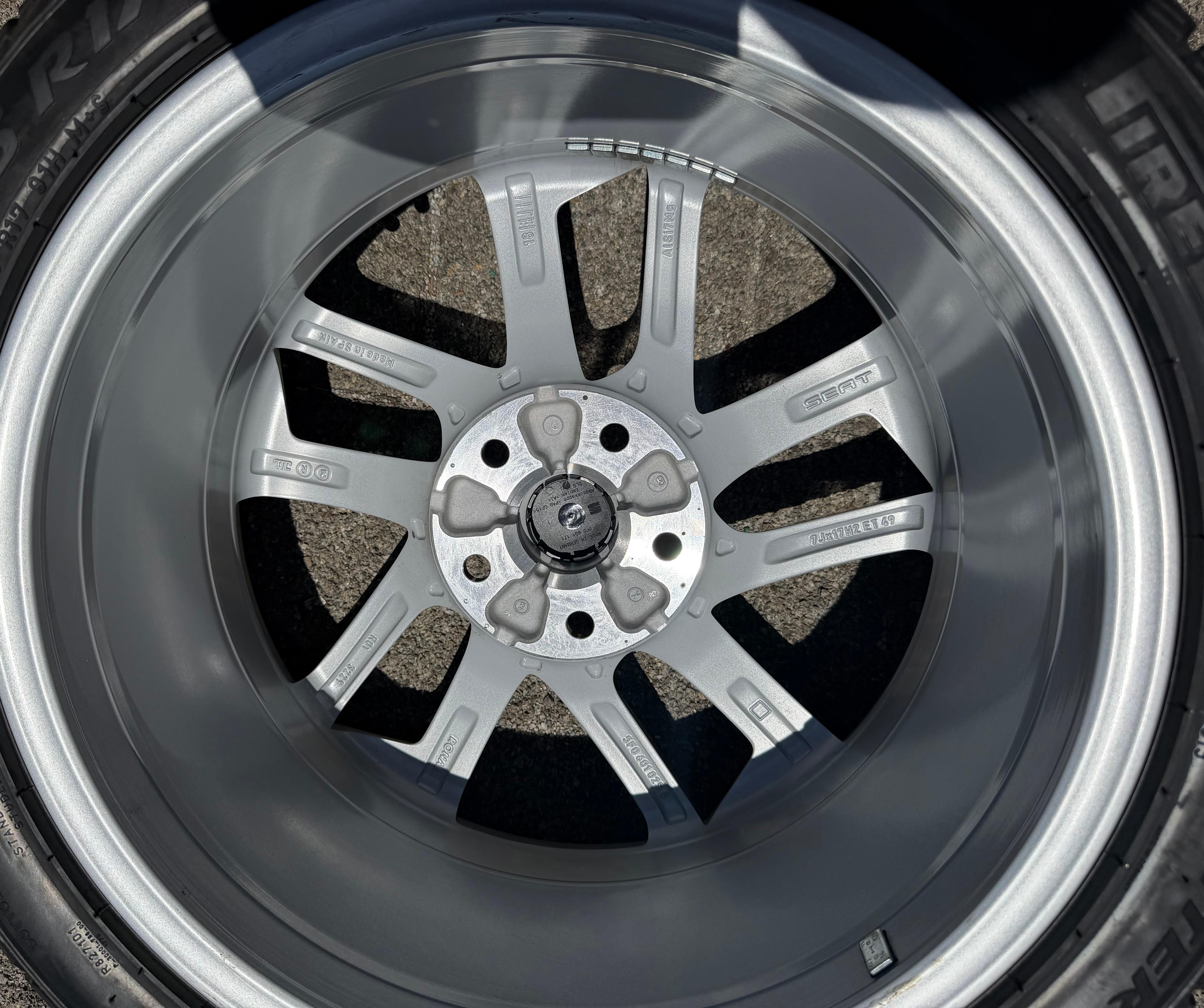 1 cerchio in lega originale da 17" per Seat Leon III 5F 5F0601025G 7x17 ET49 NUOVO
