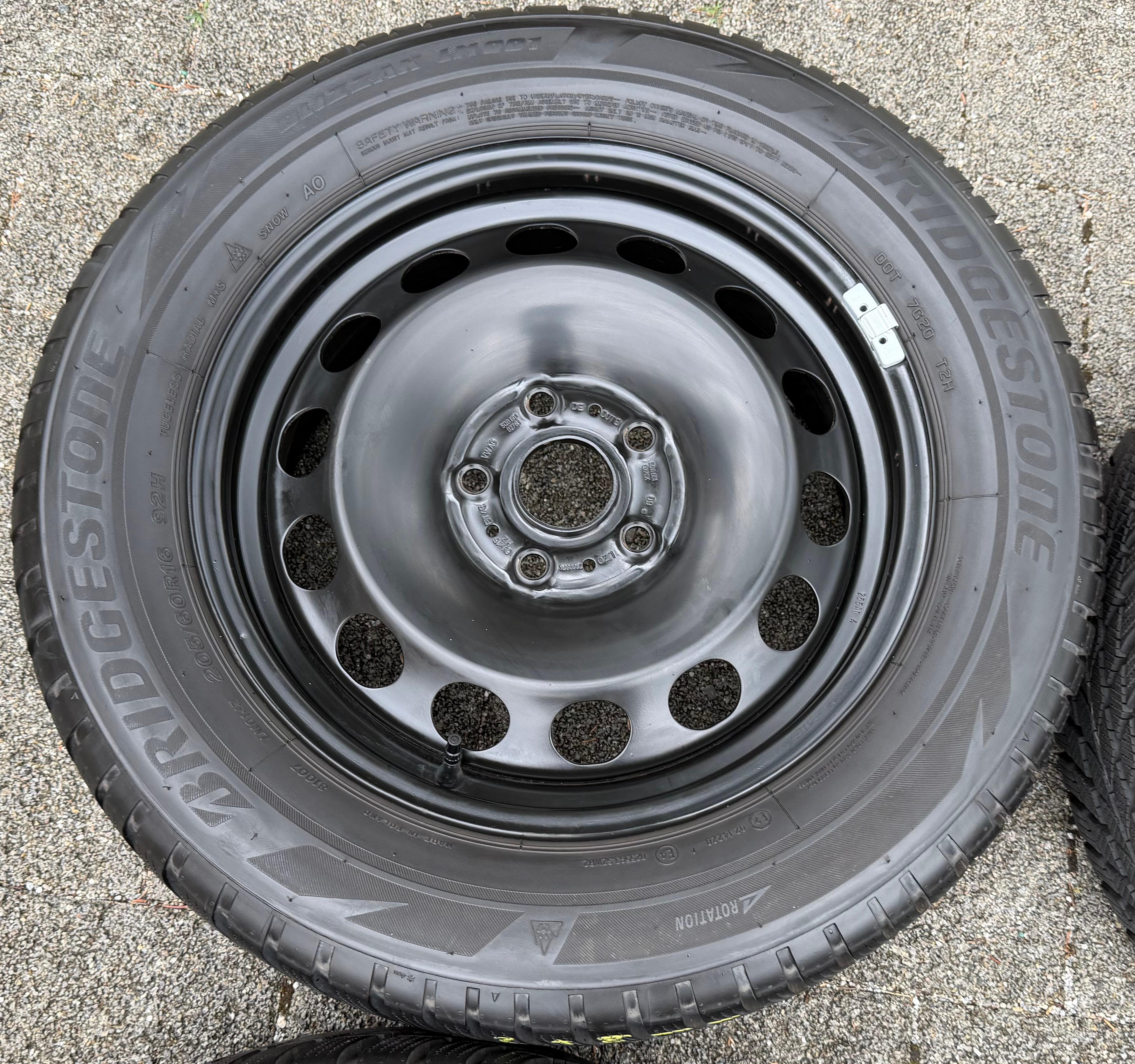 4 ruedas de invierno Audi Q2 GA VW T-Roc 205/60R16 92H Bridgestone 5Q0601027AM
