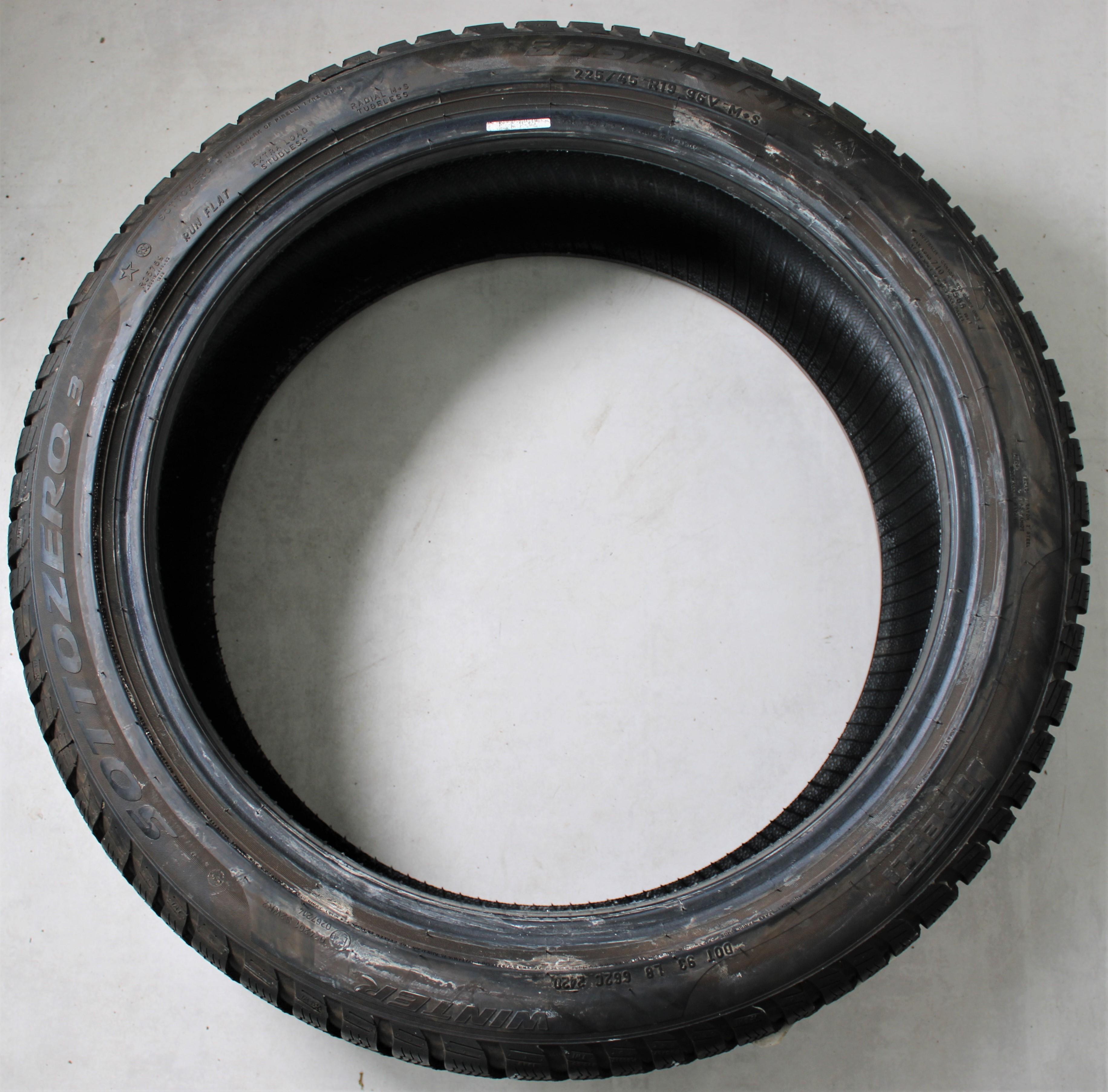 4 x 225/45R19 96V pneumatici invernali Pirelli Sottozero 3 Runflat 6,5mm 2020 * Consegna gratuita