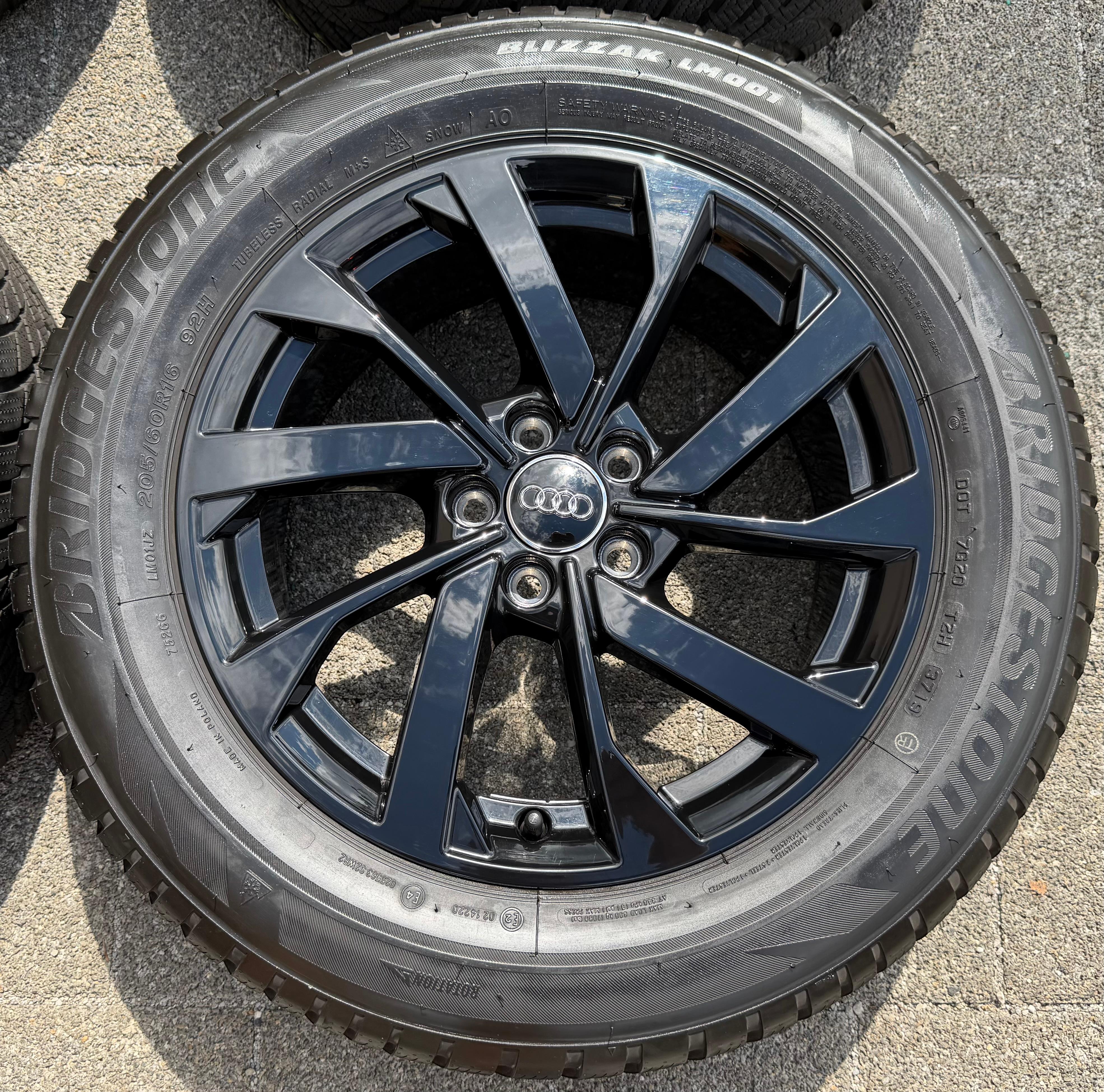 4 ruote complete in lega originali invernali Audi A1 Allstreet City Carver GBH 82B071496 Bridgestone