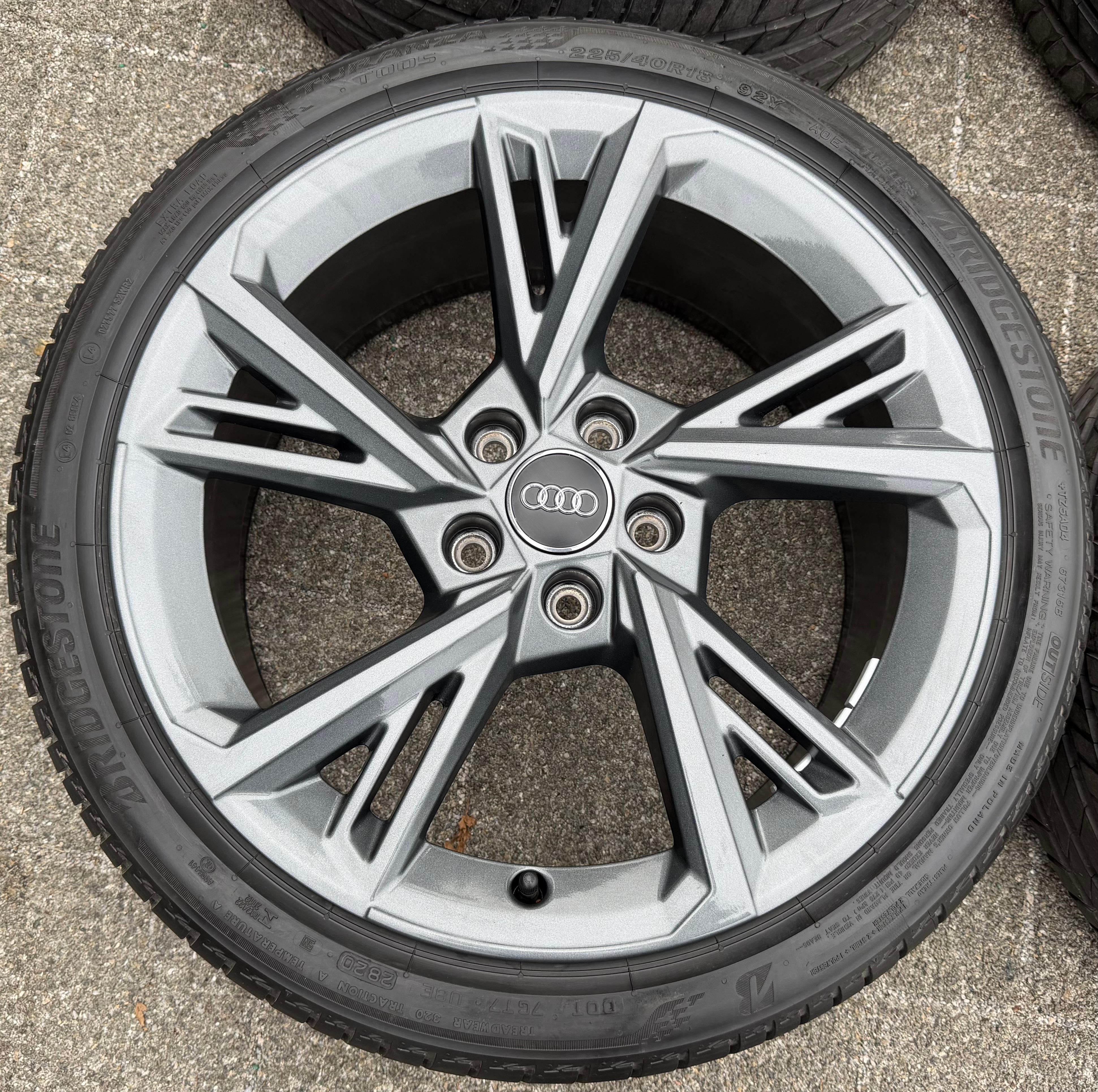 4 roues été complètes en aluminium d’origine 18" pour Audi A3 8Y S3 8Y0601025G 225/40R18 92Y Bridgestone