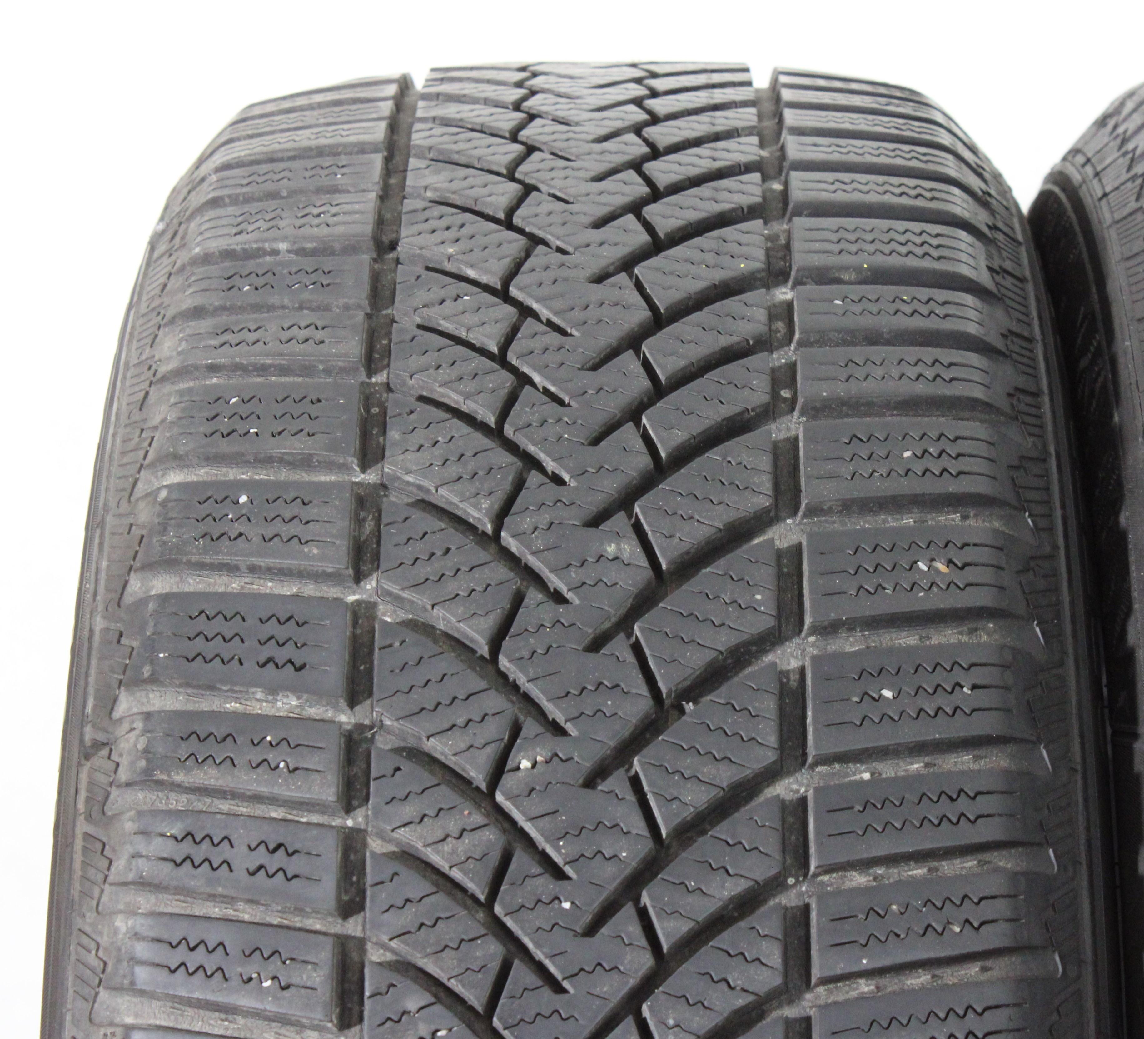 2 x 215/55R17 98V pneus hiver Semperit Speed-Grip 3 avec 6 à 6,5 mm au centre et 5,5 à 6 mm sur les épaules. 2020 XL