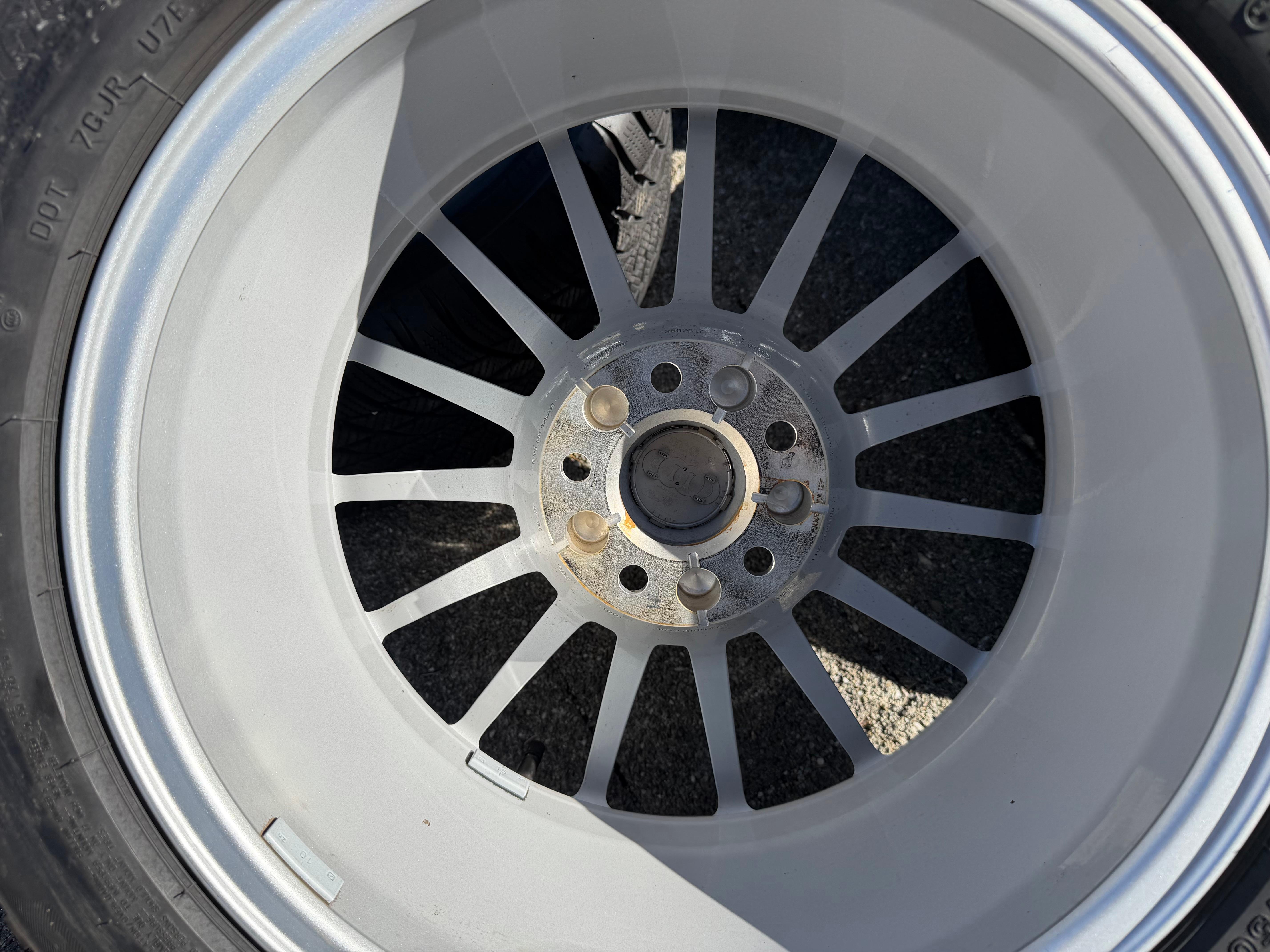 4 ruote in lega originali da 17" invernali Audi A5 F5 8W 225/50R17 98H 8W0601025AE Bridgestone