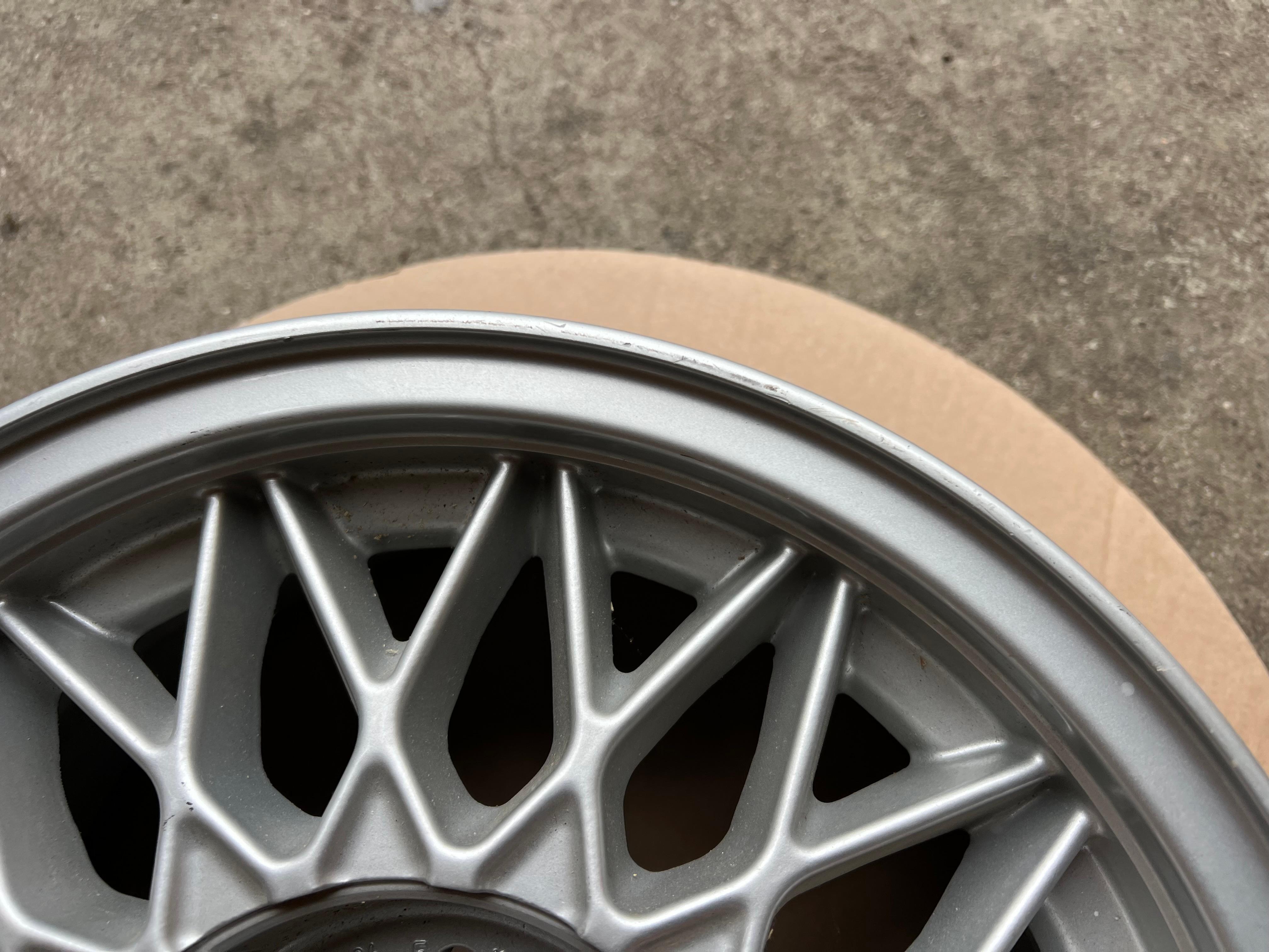 1 jante alu d'origine 14" pour BMW Série 3 E30 2225540 6,5x14 ET30 à rayons en croix