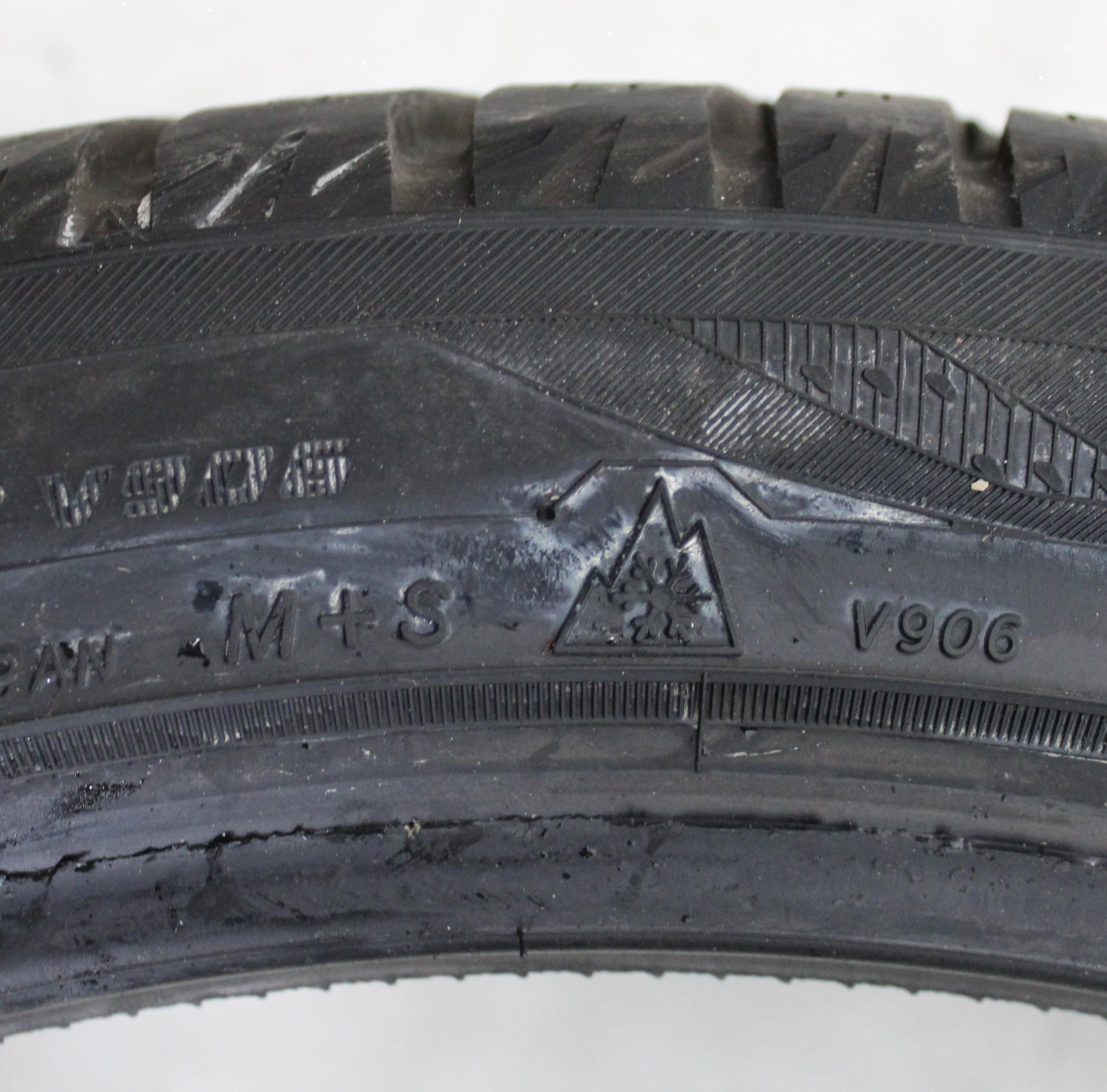 4 x 275/35R21 103W Neumáticos de invierno Yokohama BluEarth Winter V906 7,5 mm 2024 XL