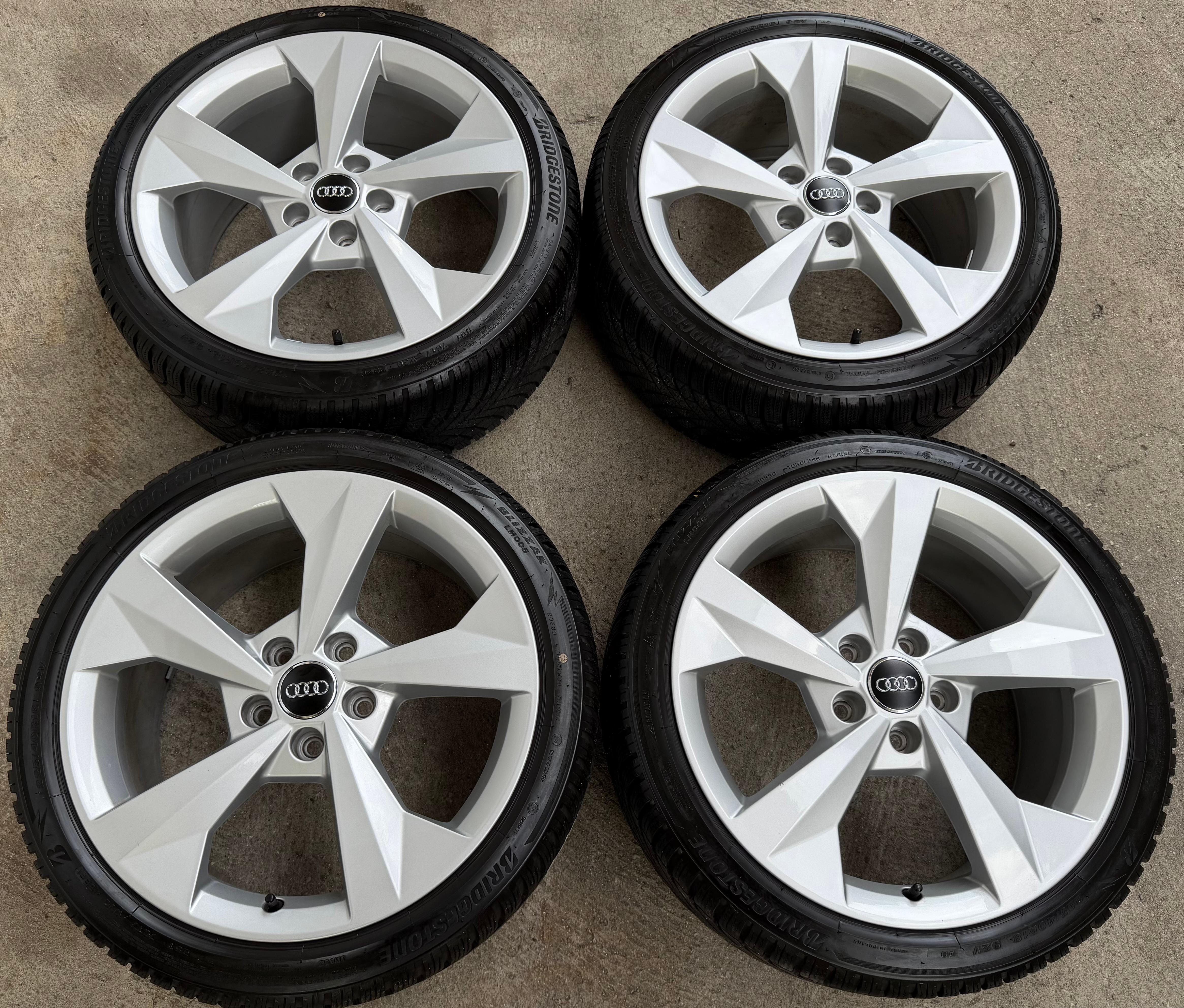 4 Original 18" Alu Winterräder Audi A3 S3 8Y 8Y0601025J 225/40R18 92V Bridgestone 2021