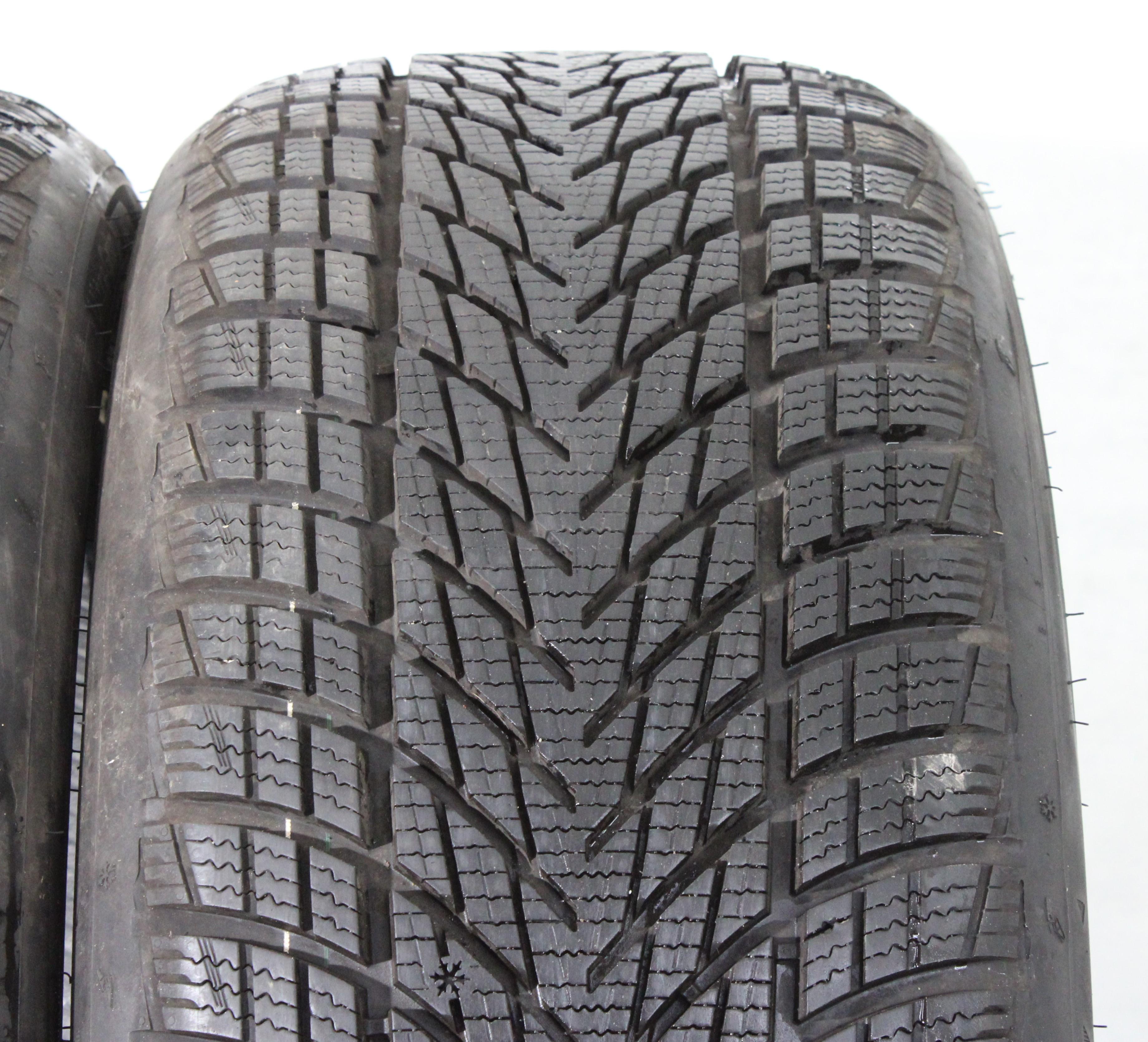 2 x 235/45R18 98H winterbanden Goodyear Ultra Grip Performance 3 AO 7-7,5mm 2024